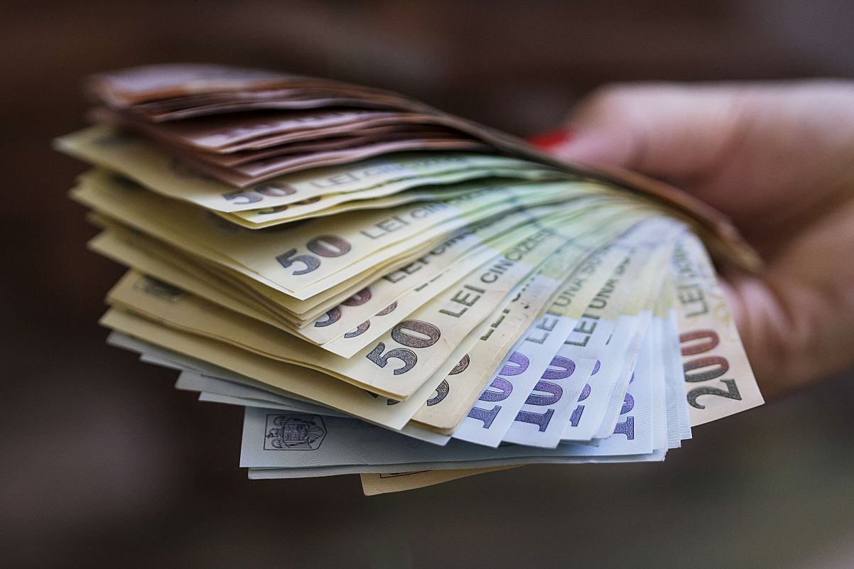 Guvernul amână plăţile pentru o categorie de bugetari - Foto: INQUAM PHOTOS / Octav Ganea