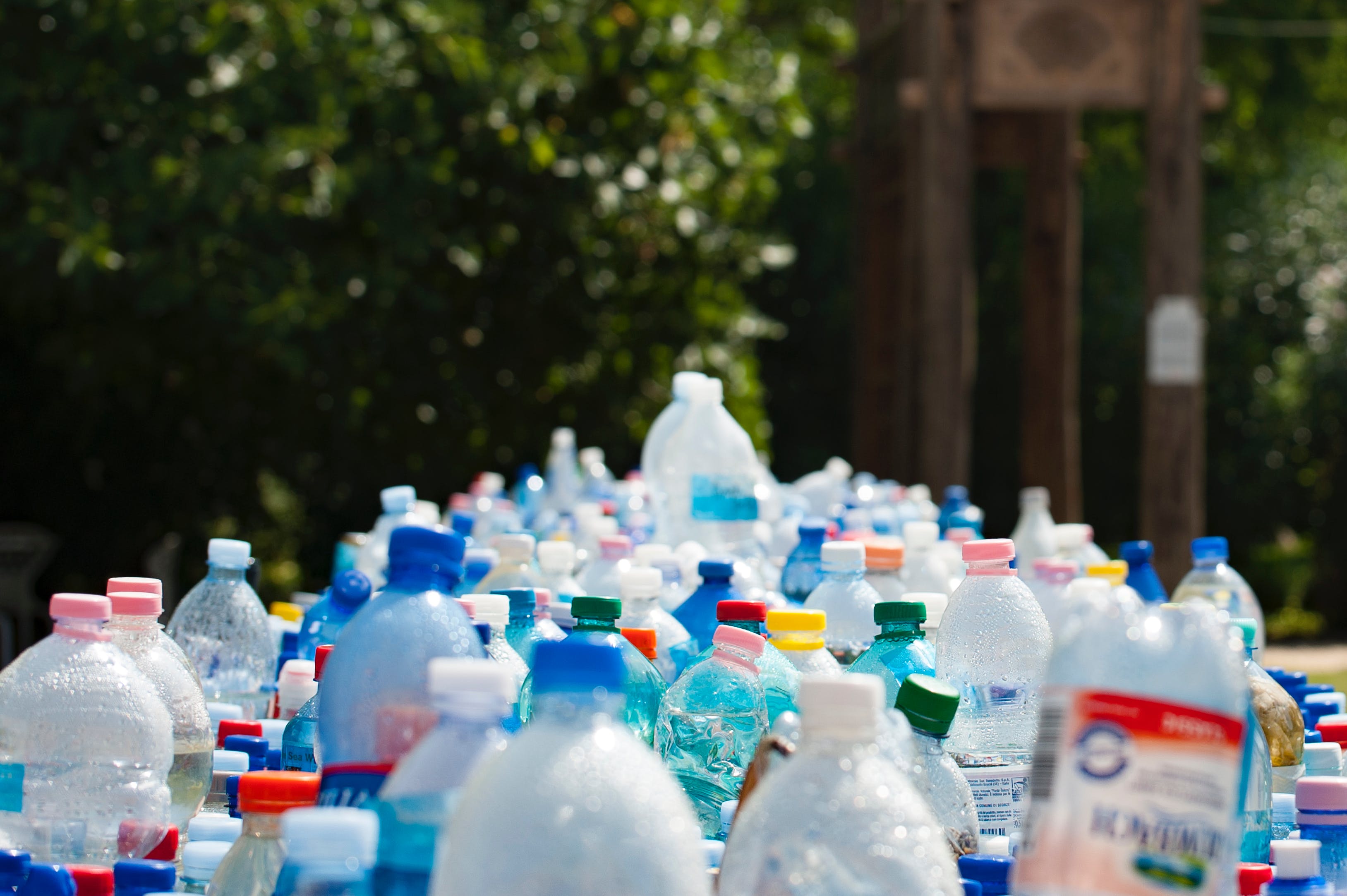 Românii care au strâns PET-uri în balcon nu pot primi 50 de bani. Ce tip de plastic se reciclează Foto: Pexels (fotografie cu caracter ilsutrativ)