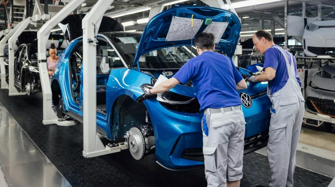 Volkswagen nu mai face fabrică de baterii în Europa de Est. Cererea de mașini electrice, în scădere - Foto: VW - Imagine cu rol ilustrativ
