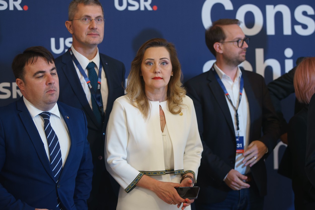Elena Lasconi o atacă dur pe colega de partid Clotilde Armand: „Tu ești votat să faci treabă” - Foto: Profimedia Images/ Imagine cu caracater ilustrativ