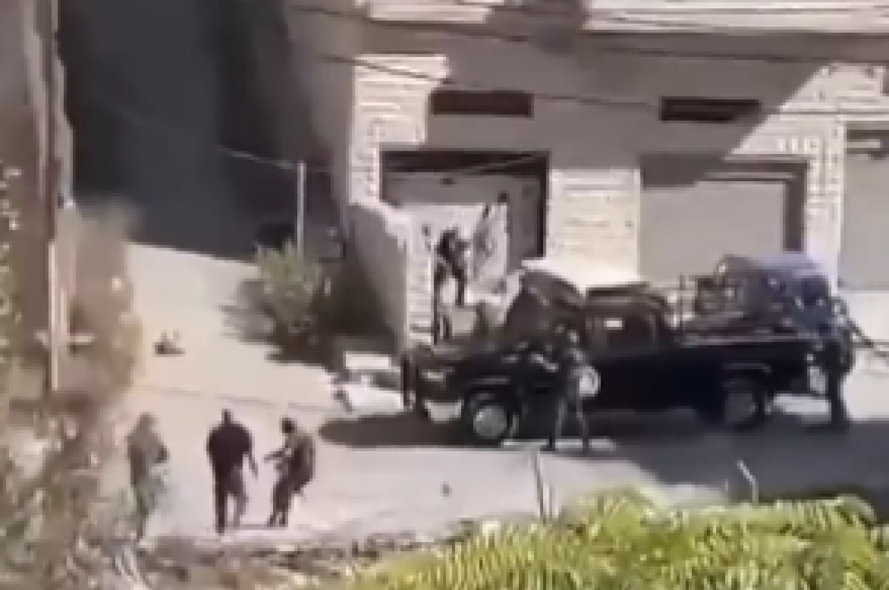 Momentul în care un grup de asasini atacă convoiul președintelui palestinian Abbas - Foto: X/ Nexta
