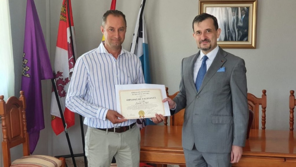 Aurel Truță și ambasadorul României în Spania. Foto: Twitter/@GeorgeBologan