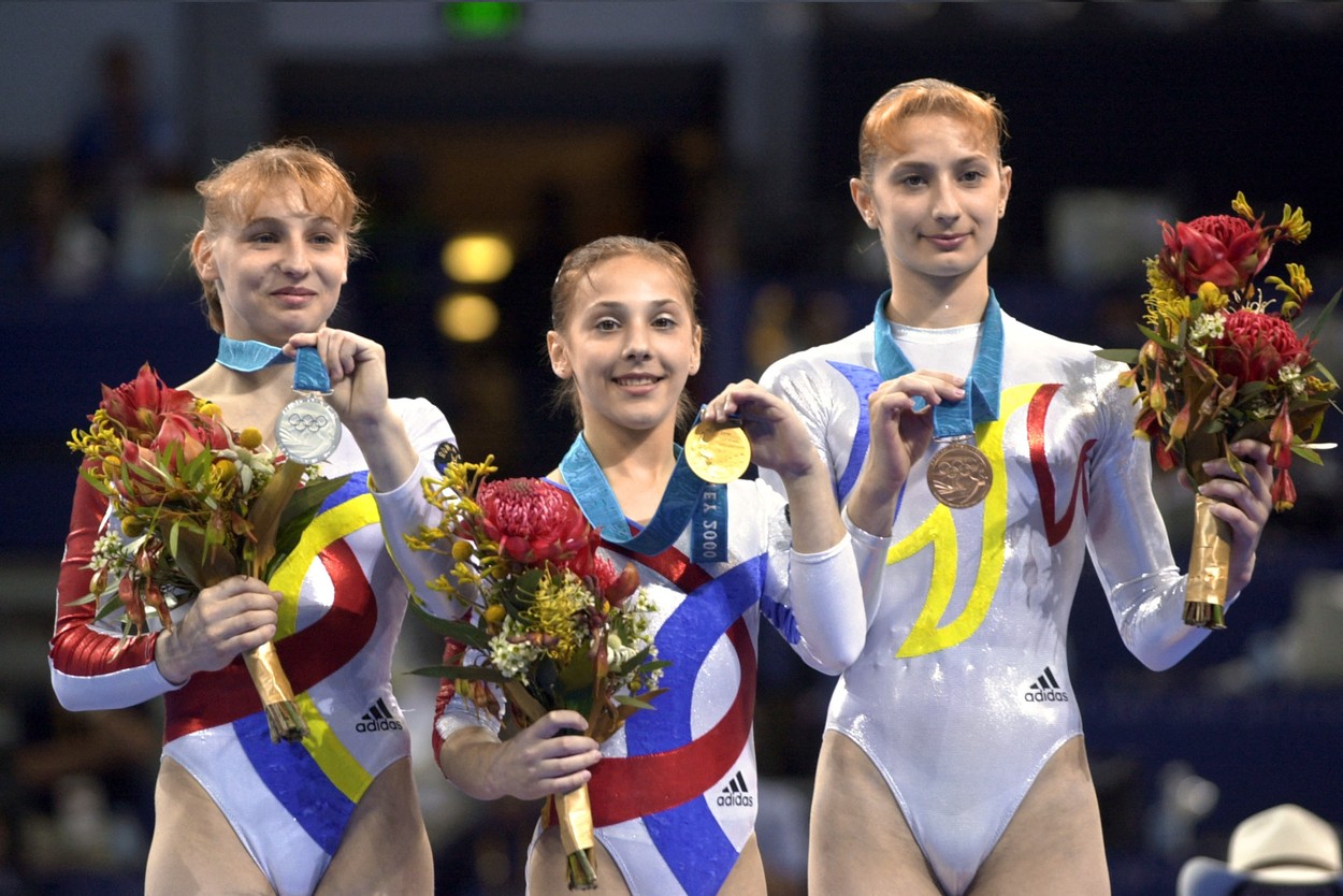 Simona Amânar. Andreea Răducan și Maria Olaru pe podium, la Jocurile Olimpice de la Sidney din 2000 Foto: profimediaimages.ro