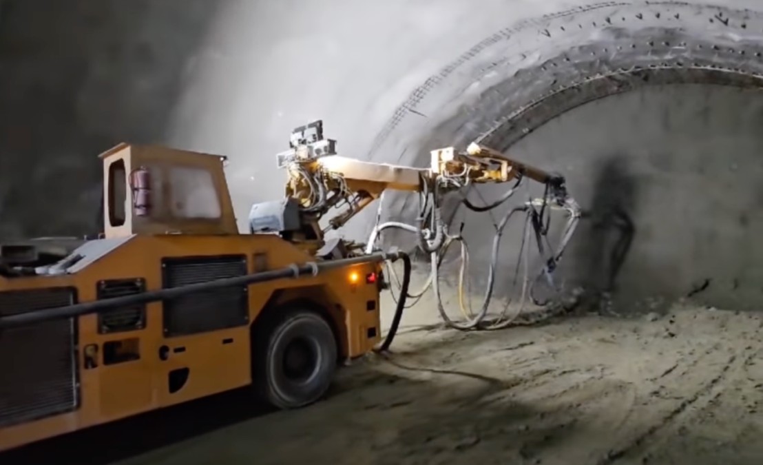 VIDEO Cum arată primul tunel săpat în munte pe Autostrada Sibiu - Pitești. Ce termen are? - Foto: Captură video/ Facebook