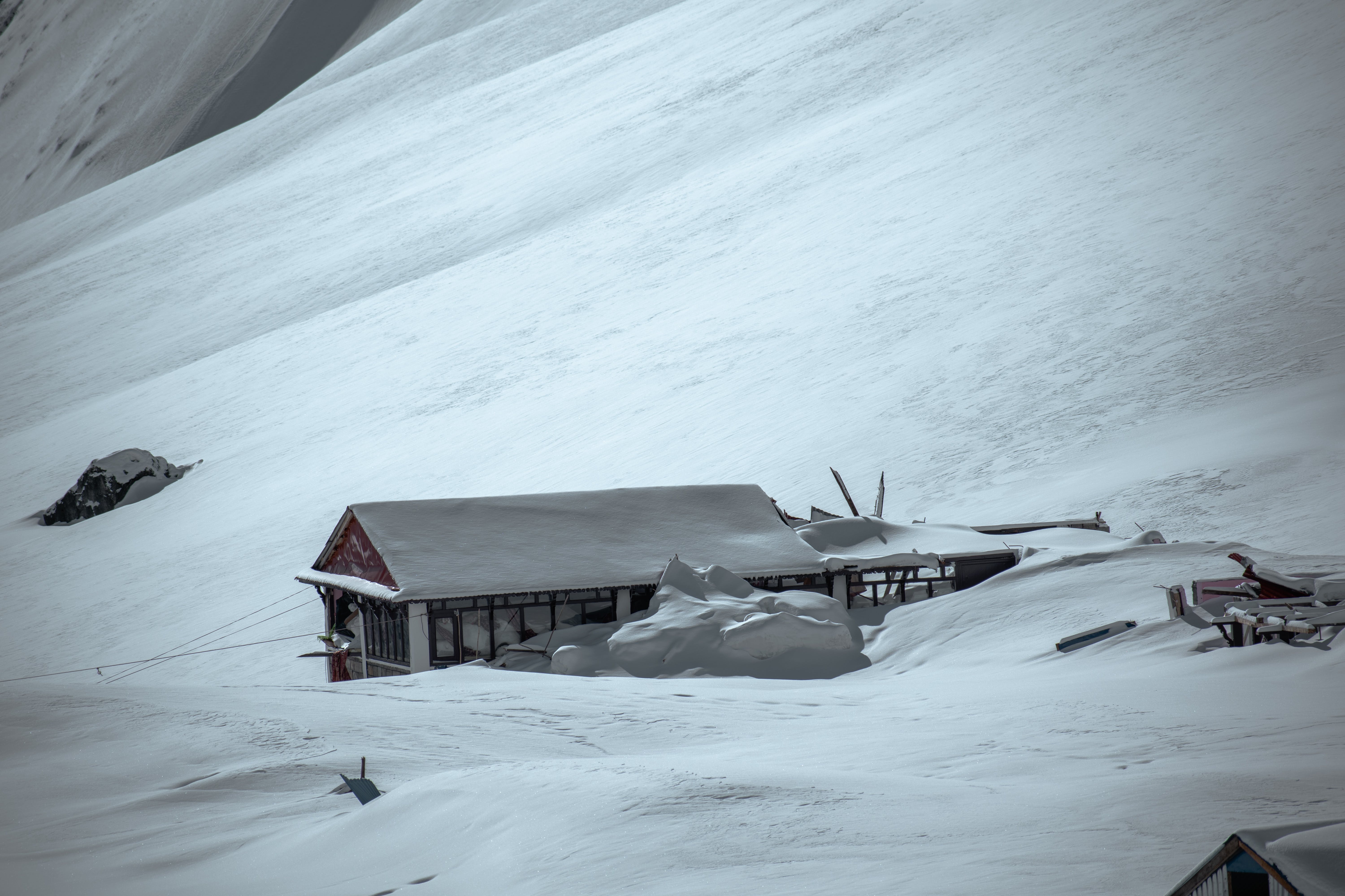 Un olandez și-a pierdut viața într-o avalanșă produsă în Munții Țarcului. Se afla în expediție Foto: Pexels (fotografie cu caracter ilustrativ)
