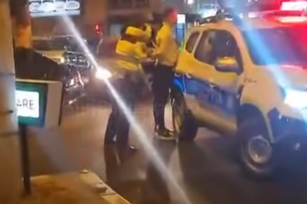 Sucevean, aspru sancționat după ce a refuzat să părăsească coada de mașini de la McDonald’s - Foto: Captura YouTube/StiriSuceava TV