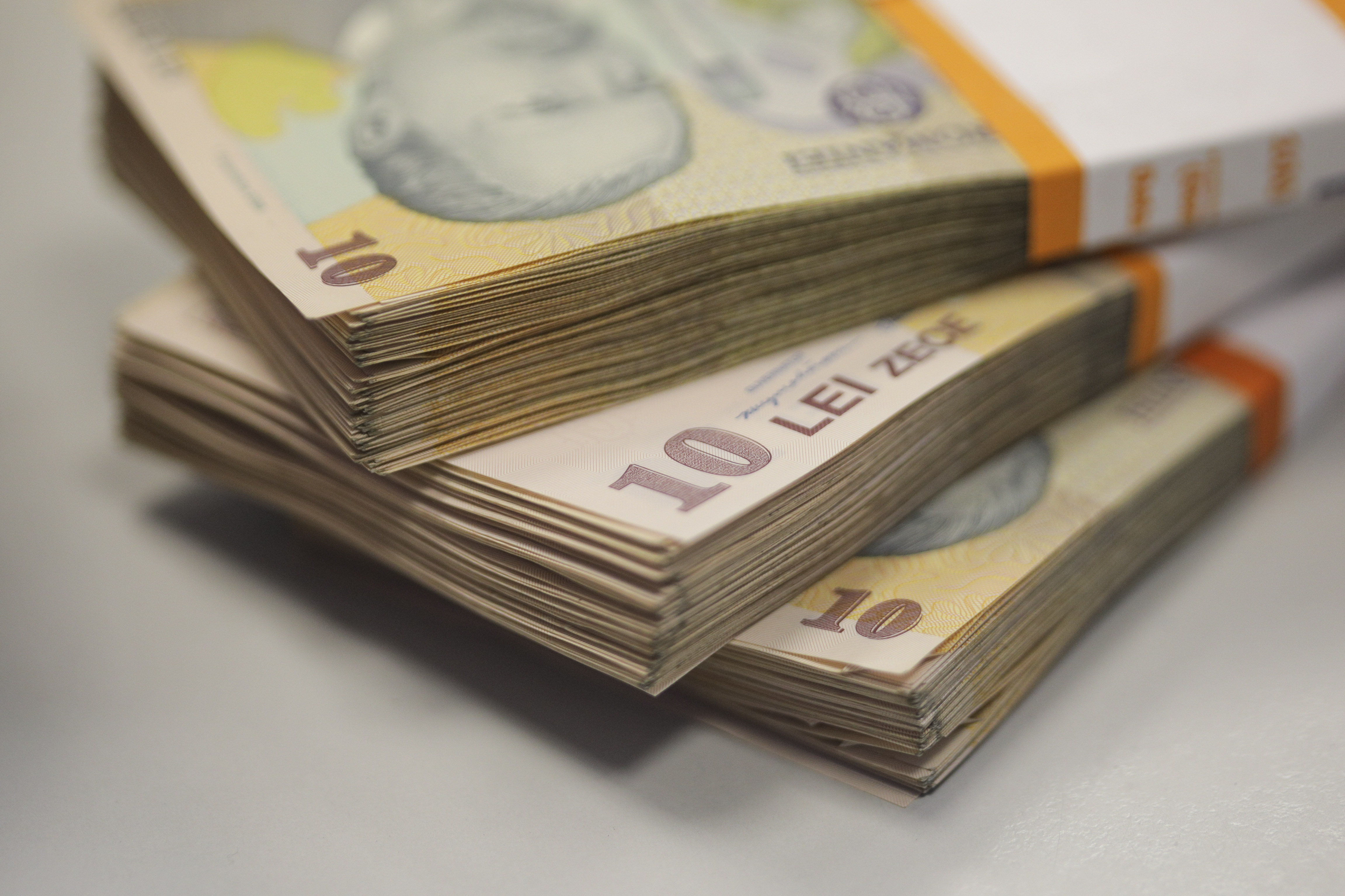 350 de lei lunar, pentru unii tineri. Ce trebuie să facă ei - Foto: INQUAM PHOTOS / Octav Ganea