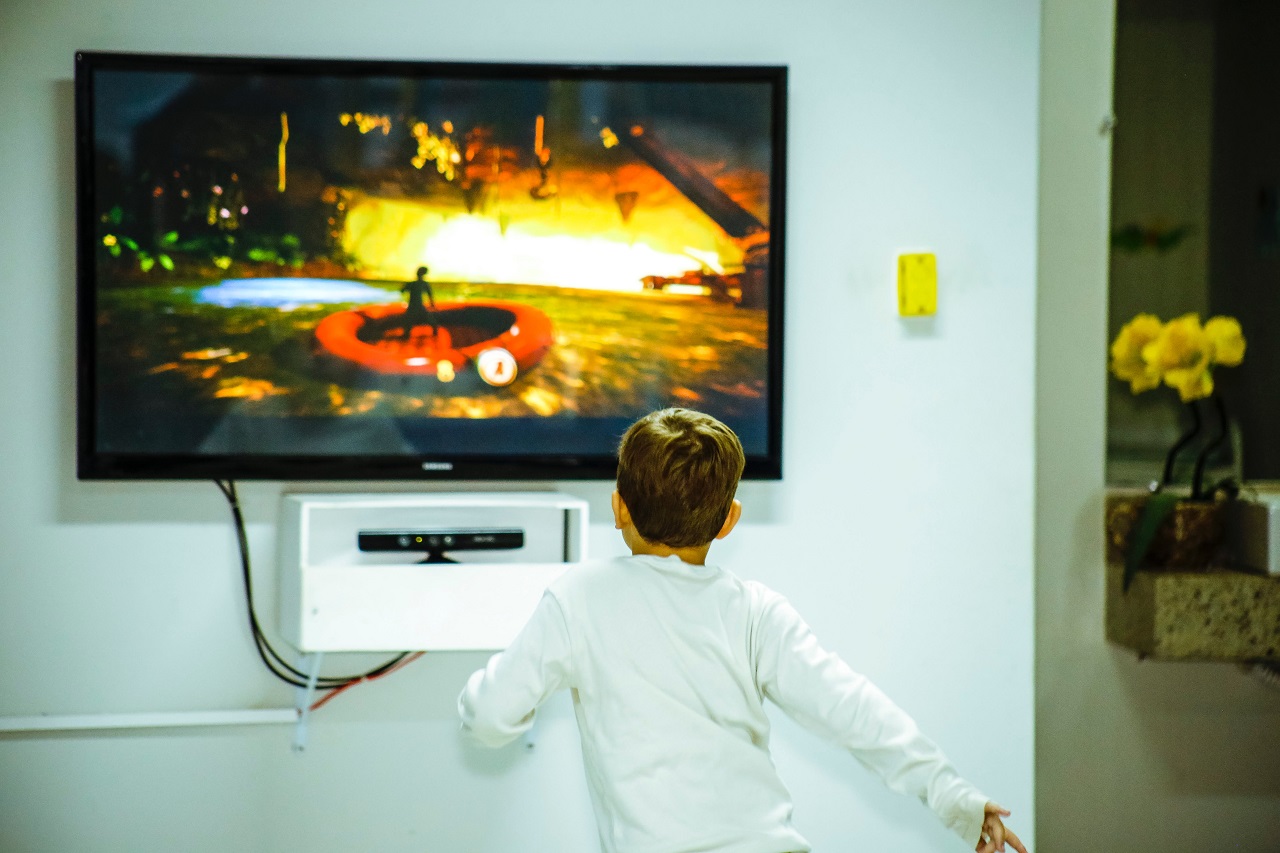 Patru mari magazine din România s-au înțeles să vândă scump telefoane și televizoare - Foto: Pexels - cu rol ilustrativ