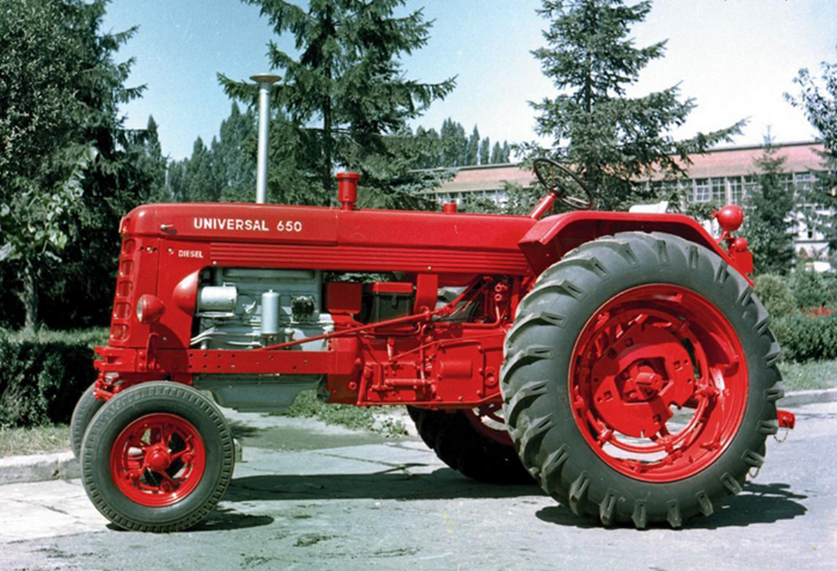 Tractorul românesc U650, medaliat cu aur, acum 60 de ani, în Germania. Era sub licență Fiat - Foto: automobileromanesti.ro