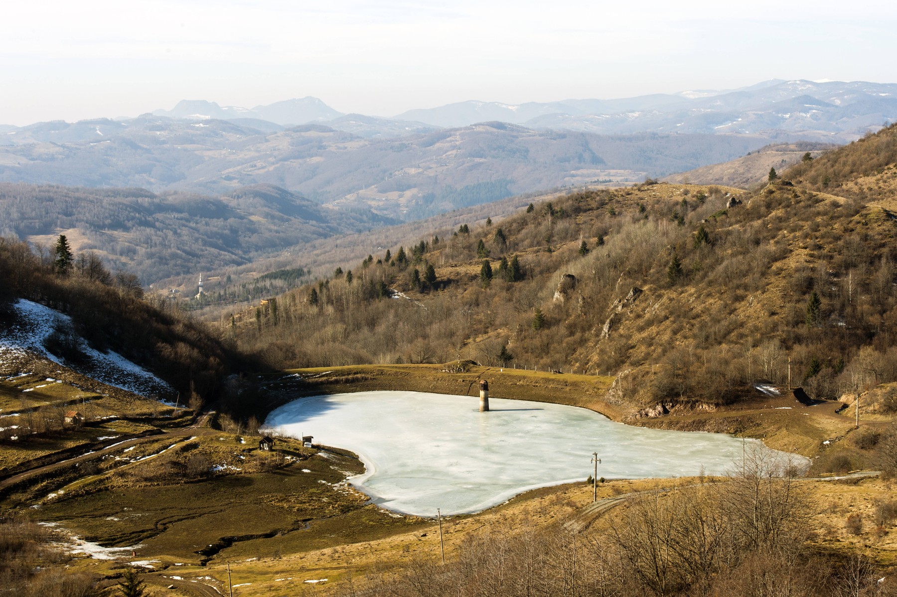 1.000.000 lei sporuri la Agenția care a concesionat aurul de la Roșia Montană. Ce bani iau șefii?  - Foto: Profimedia Images