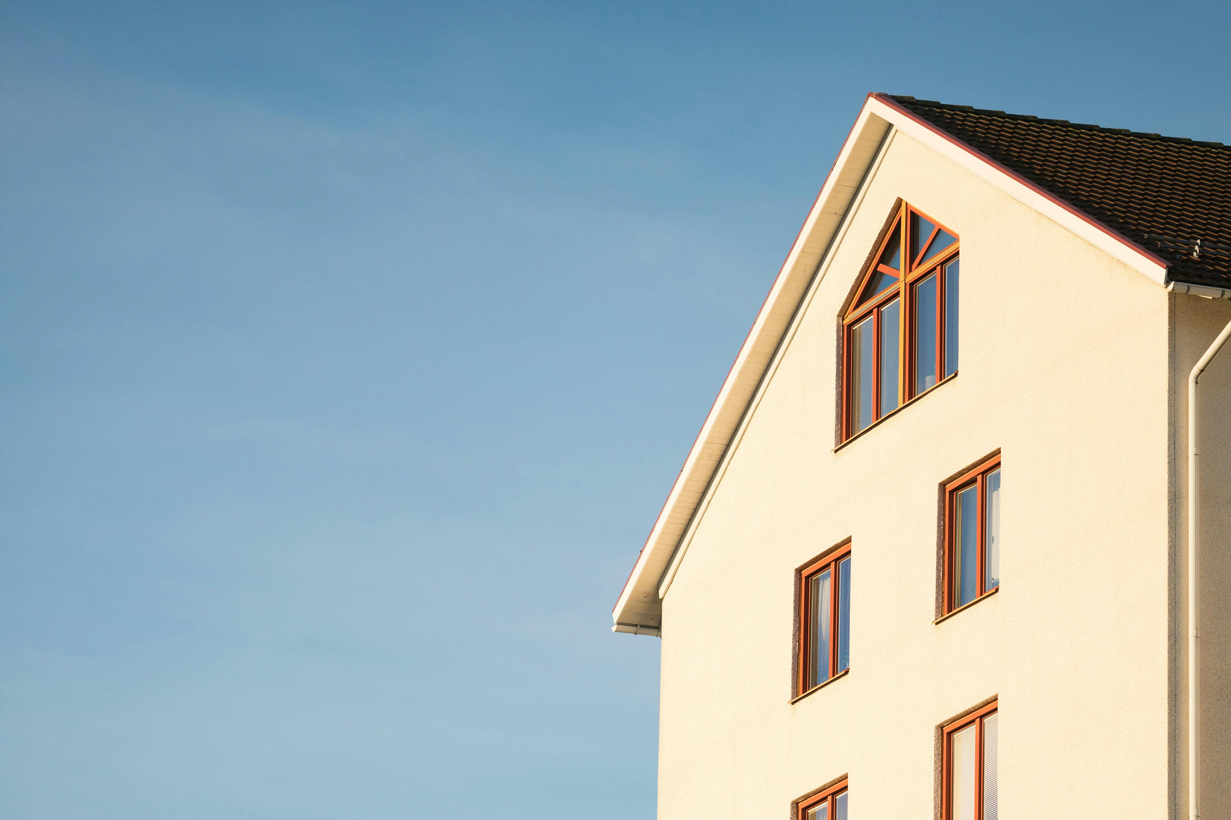 Ce se întâmplă atunci când casa ta este prea aproape de cea a vecinului? Amendă pentru proprietari Foto: Pexels (fotografie cu caracter ilustrativ)