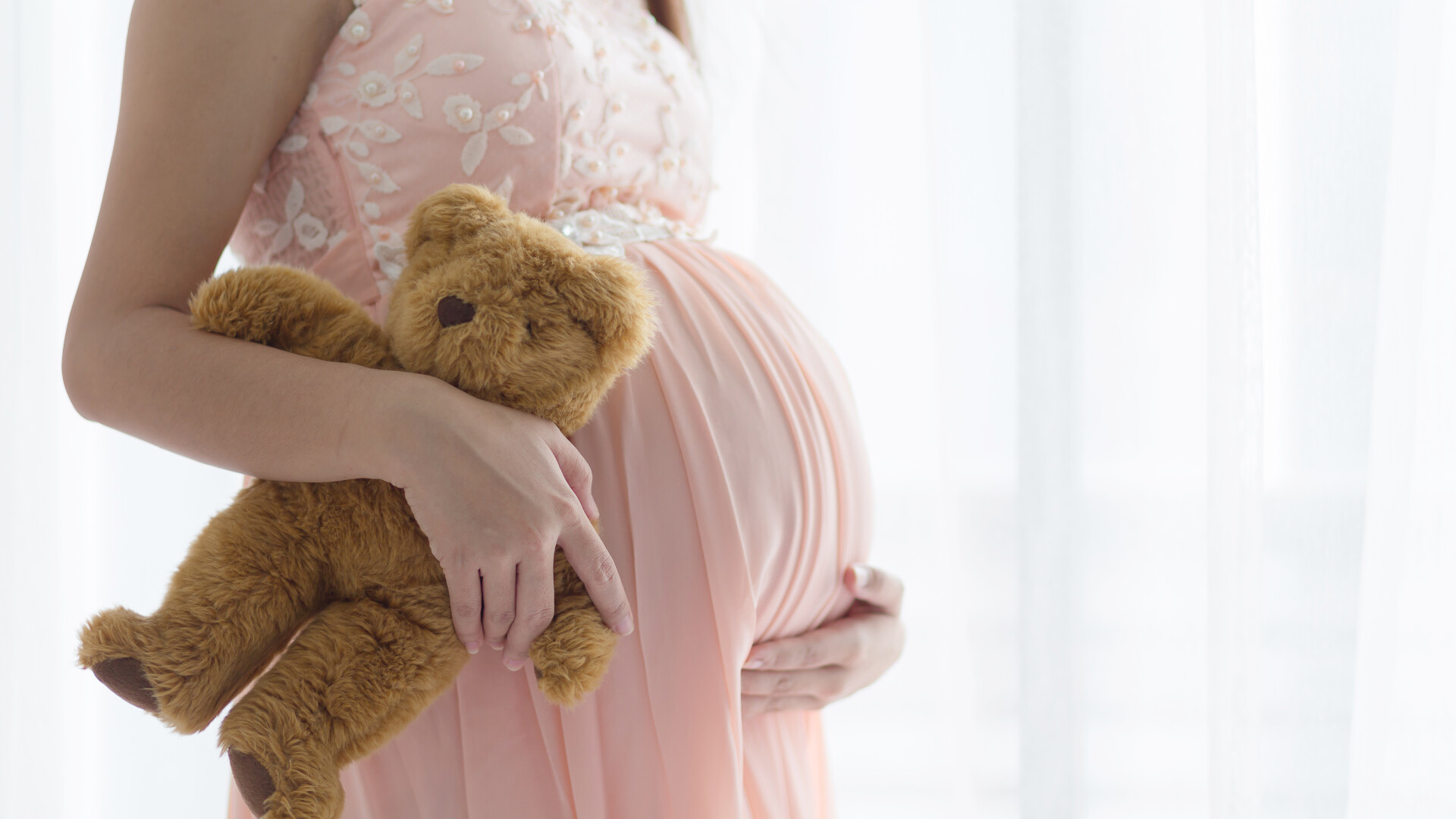 Mamele minore au drepturi noi. Ce pot decide fetele cu vârsta de peste 16 ani? - Foto: Shutterstock / imagine rol ilustrativ