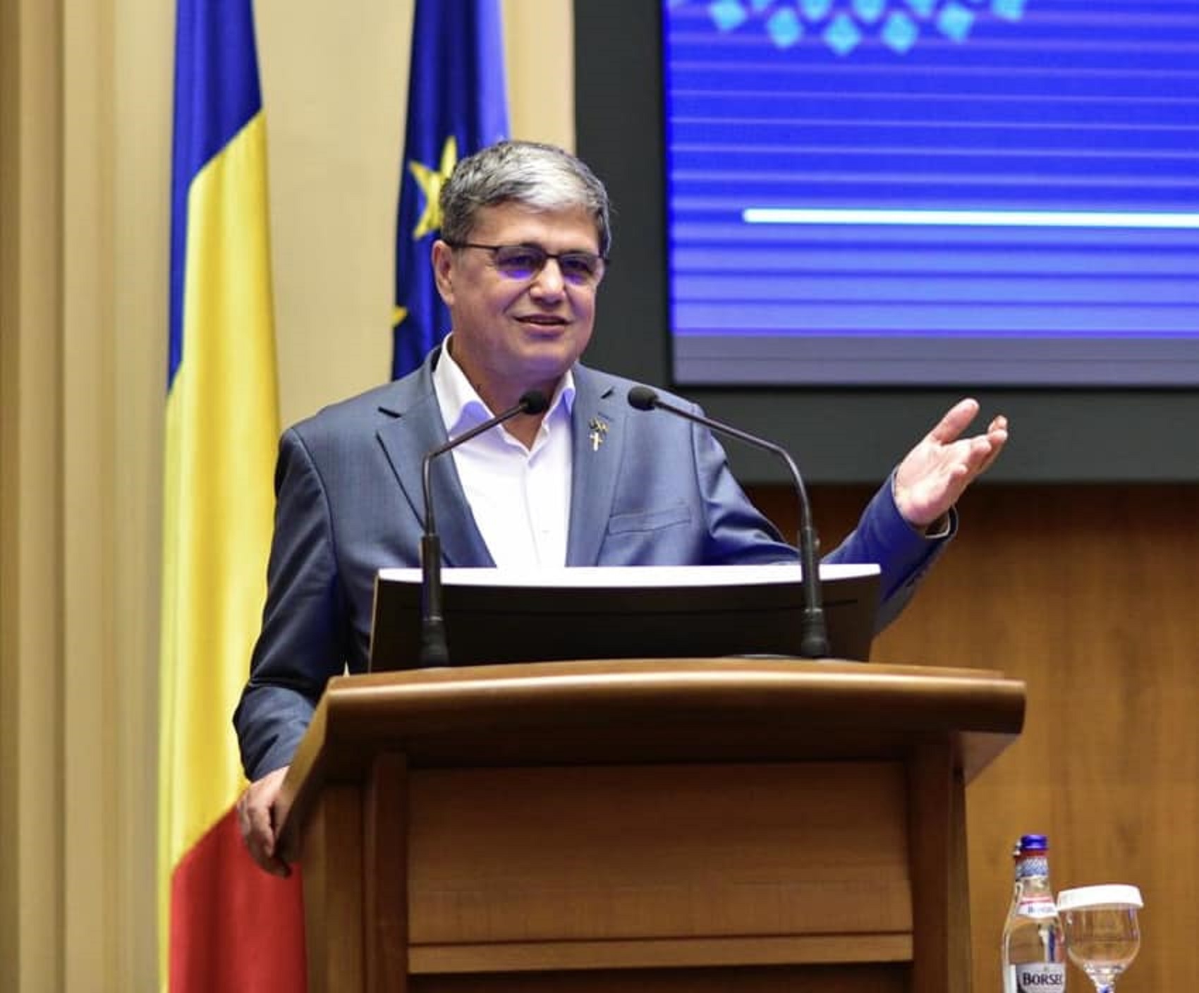 Ministrul Finanțelor, Marcel Boloş, nu exclude înghețarea salariilor la stat. Avertisment radical Foto: FAcebook/Marcel Bolos