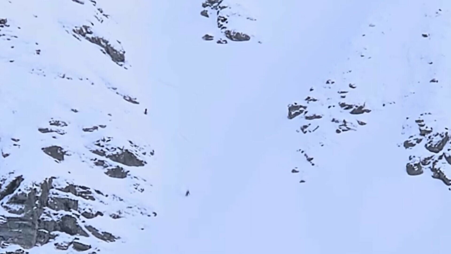 Cum a scăpat cu viață o femeie după ce a provocat o avalanșă în Munții Rodnei  - Foto: Salvamont Maramures