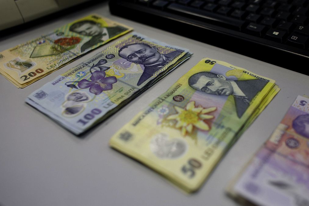 România adoptă salariul minim european. Cu câte sute de lei vor crește veniturile? - Foto: INQUAM PHOTOS/Octav Ganea