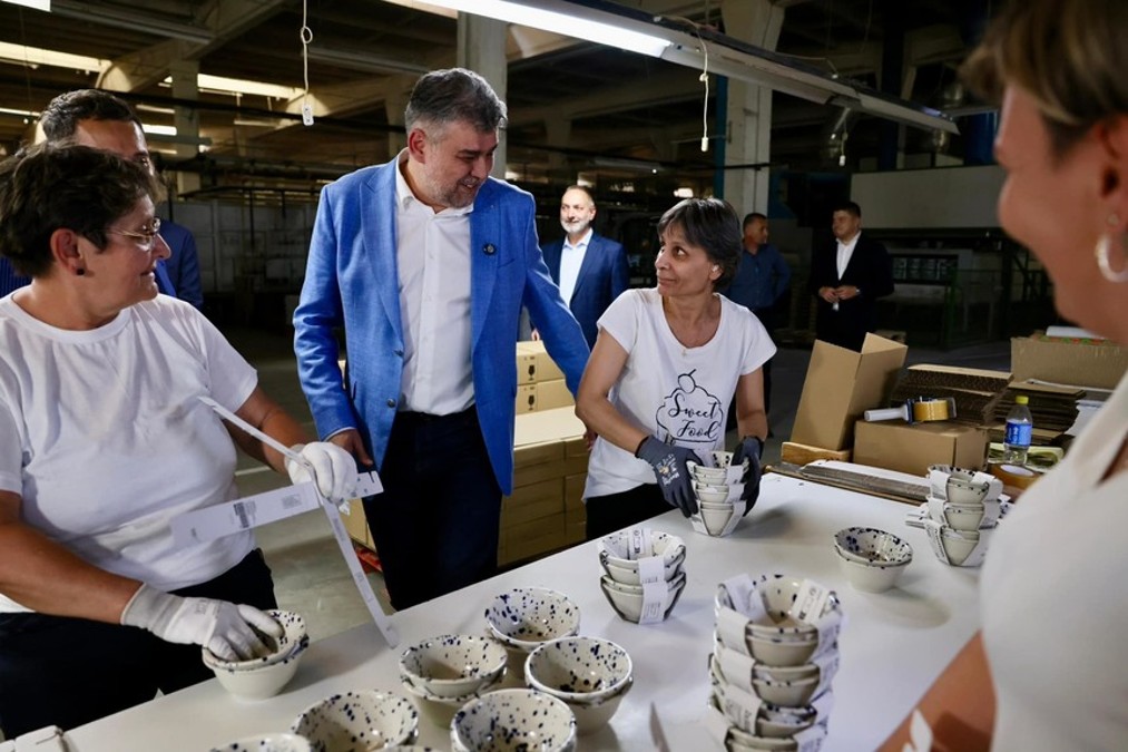 Ciolacu, după vizita la fabrica Apulum: Vom găsi soluţii ca să înfiinţăm mai multe clase de ucenici - Foto: Facebook/ Marcel Ciolacu