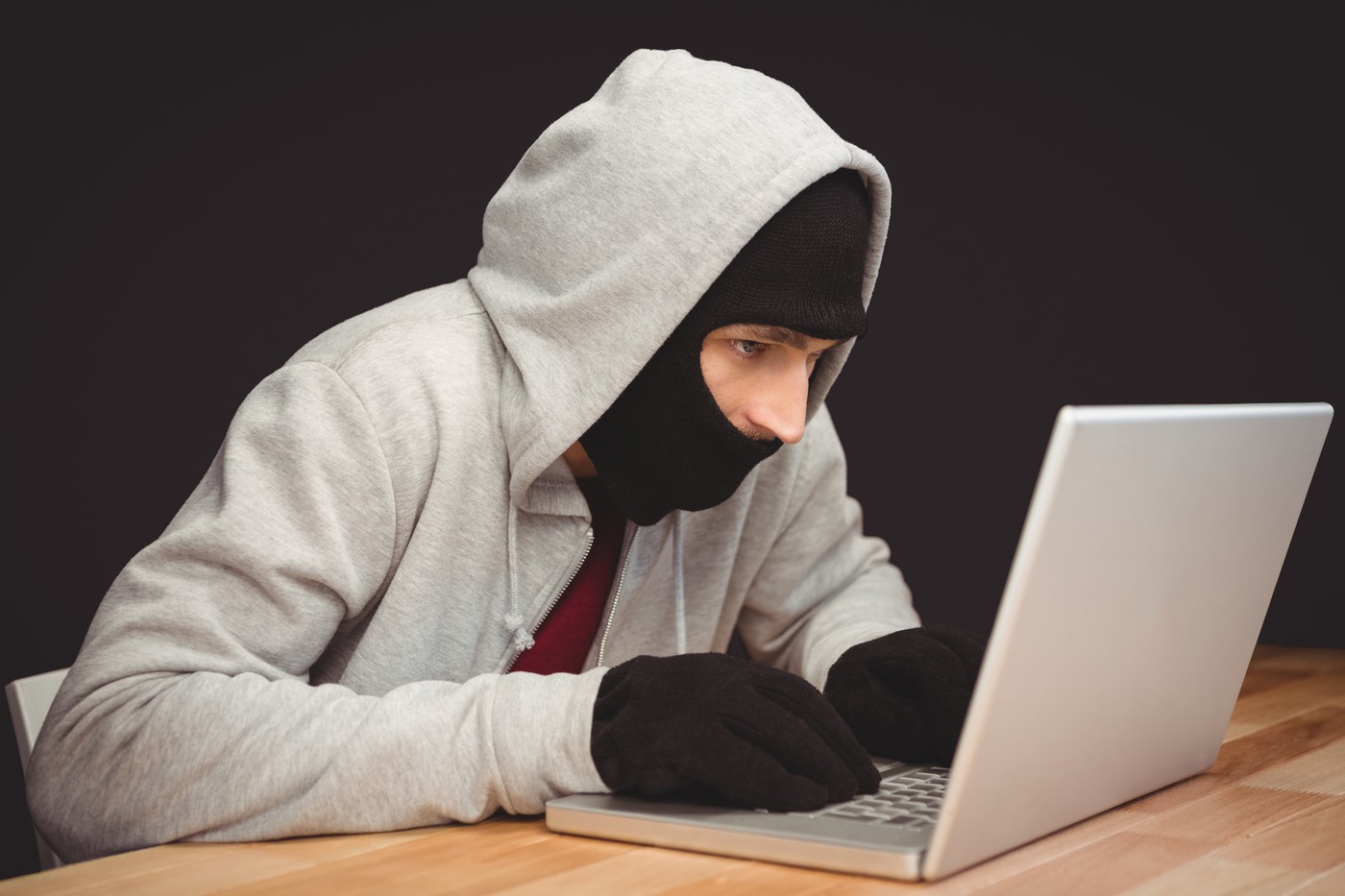 Atenție la infractorii cibernetici! DNSC a anunțat cum acționează aceștia în zilele de sărbătoare - Foto: Profimedia Images/ Imagine cu caracte ilustrativ
