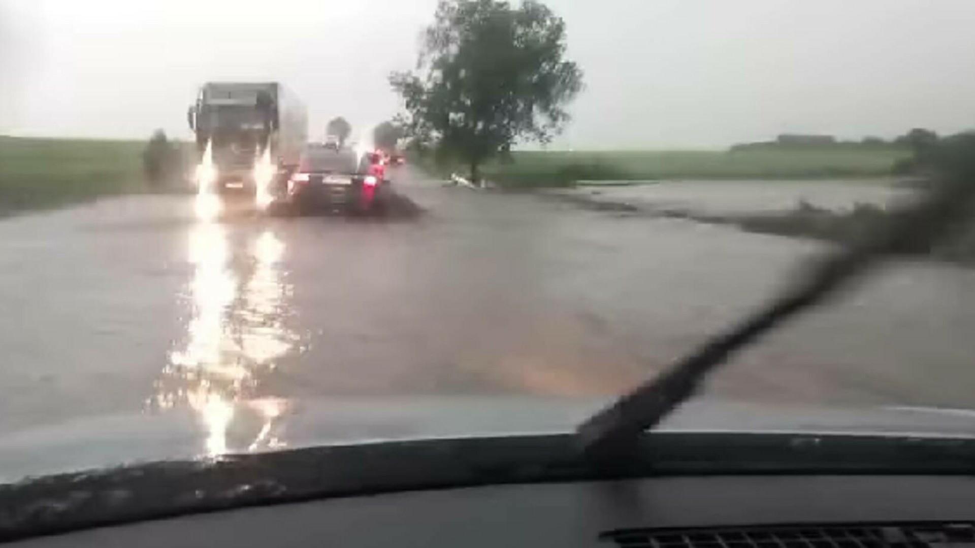 VREMEA face ravagii în România, Ploi torențiale, grindină și inundații. Care sunt zonele vizate? - Foto: Captura video ISU