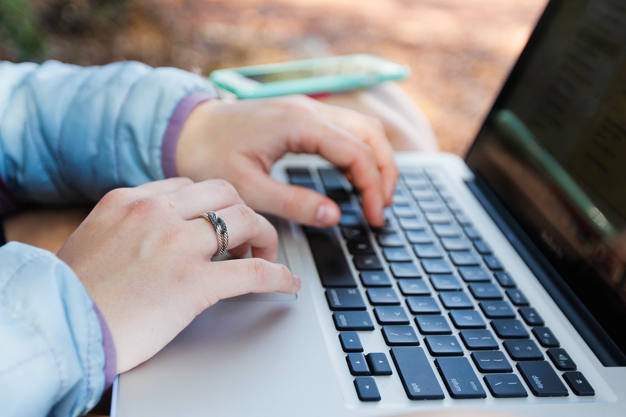 Postarea pe internet ce-i poate aduce unui bărbat 2 ani de închisoare - Foto: Pixabay - cu rol ilustrativ