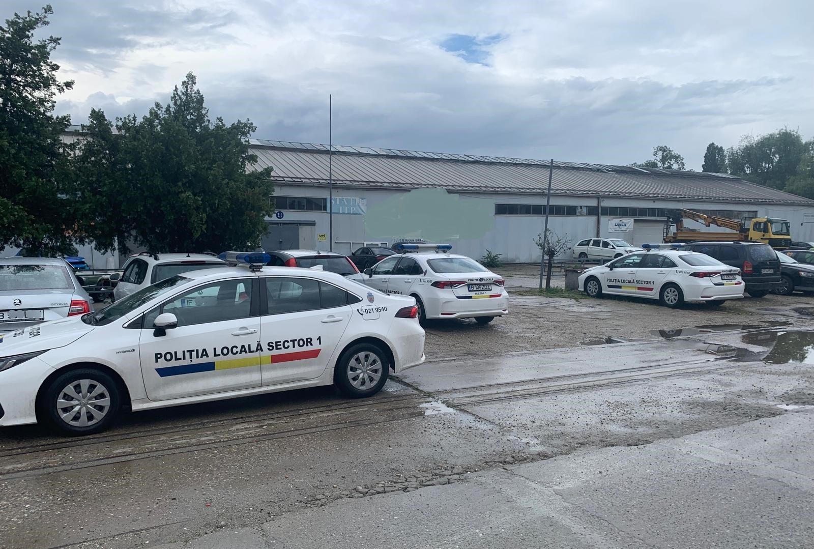 Ce a făcut o agentă de la Poliția Locală S1 când au venit mascații - Foto: Facebook/ Poliția Locală Sector 1 - modificată - (rol ilustrativ)