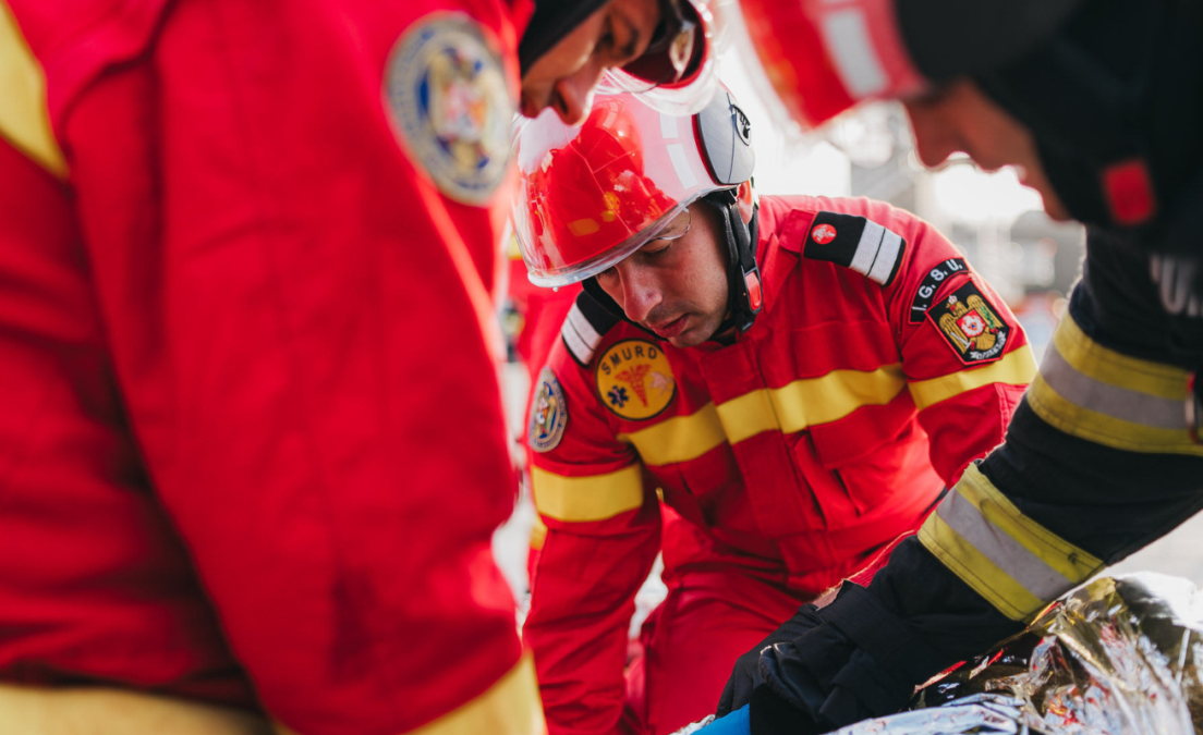 22 de copii şi 27 de adulţi au fost evacuaţi. Incendiu la o clinică de pediatrie - Foto: igsu.ro
