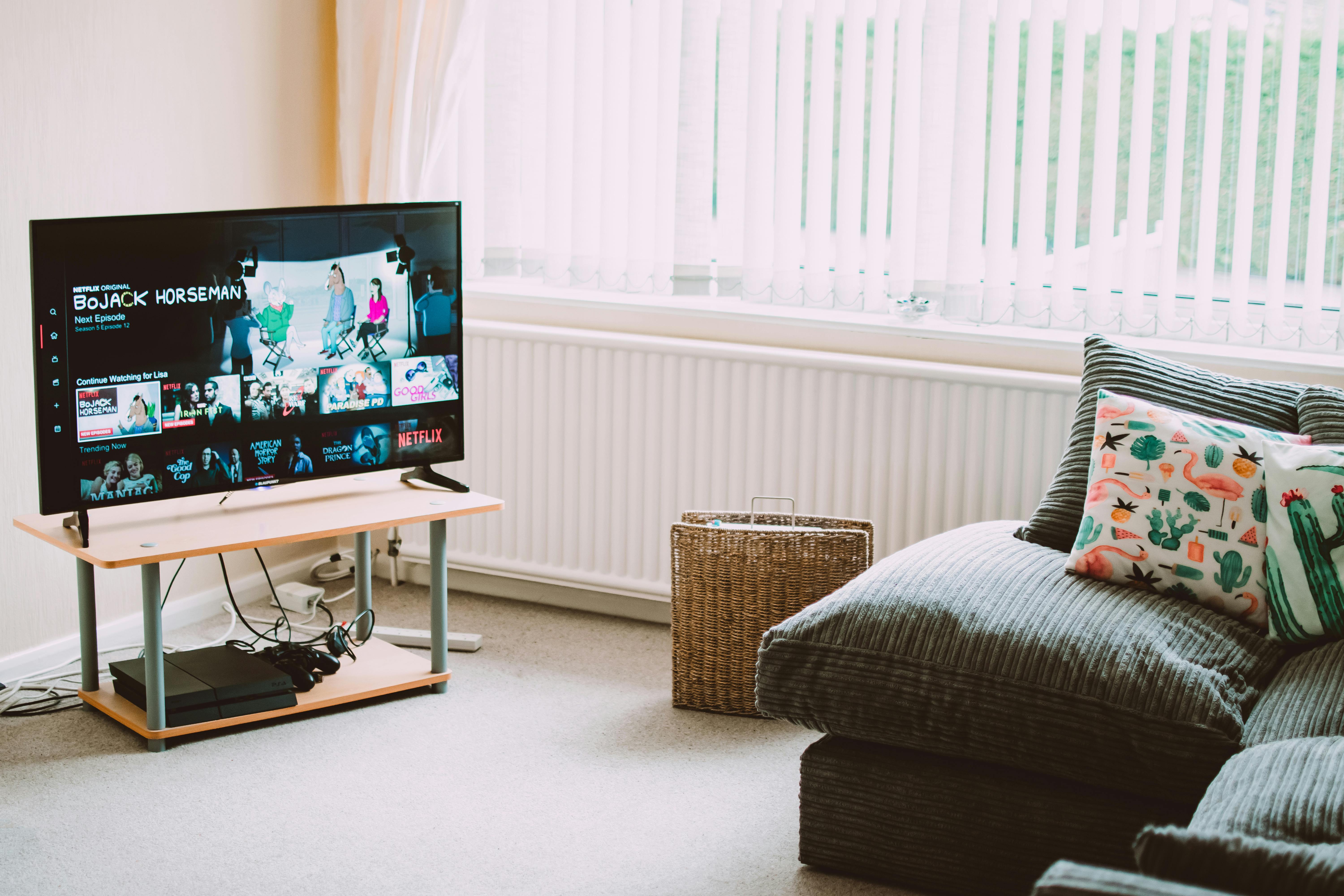 Cele 70 de tipuri de televizoare pe care nu mai poți vedea Netflix. Pe unele ai dat bani buni Foto: Pexels (fotografie cu caracter ilustrativ)