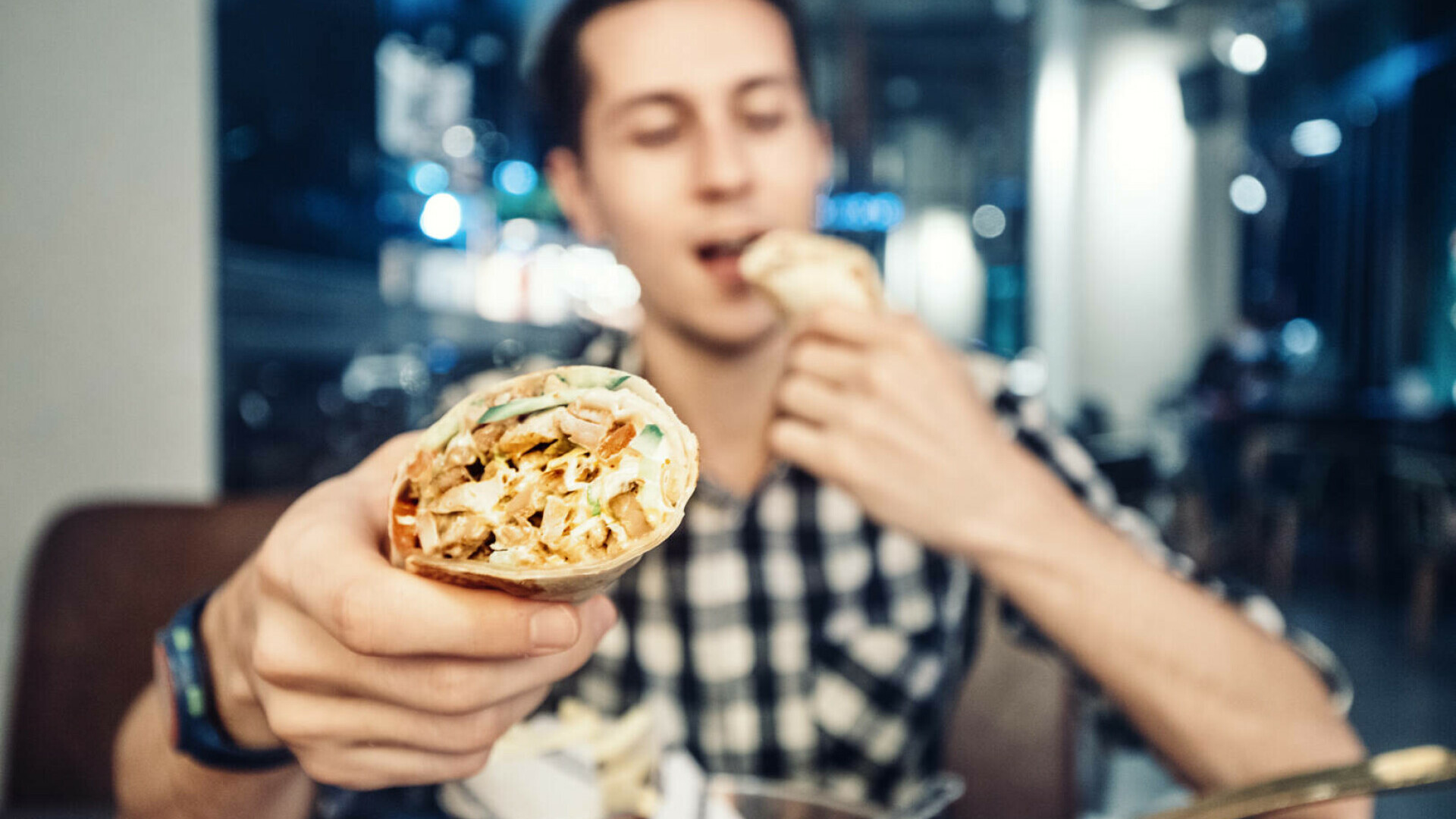 Cum au ajuns românii cei mai mari consumatori de kebab din lume. Un bucureștean are mii de comenzi - Foto: Profimedia Images (imagine cu rol ilustrativ)