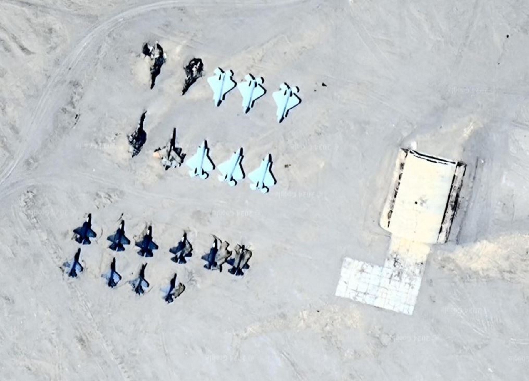 Chinezii simulează distrugerea avioanelor americane F-22 și F-35 Foto: profimediaimages.ro