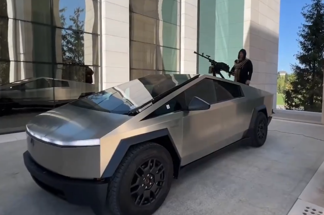 Kadîrov „și-a tras” un Tesla Cybertruck cu mitralieră. Spune că Elon Musk i l-a trimis „cadou” - Foto: X/ @Gerashchenko_en