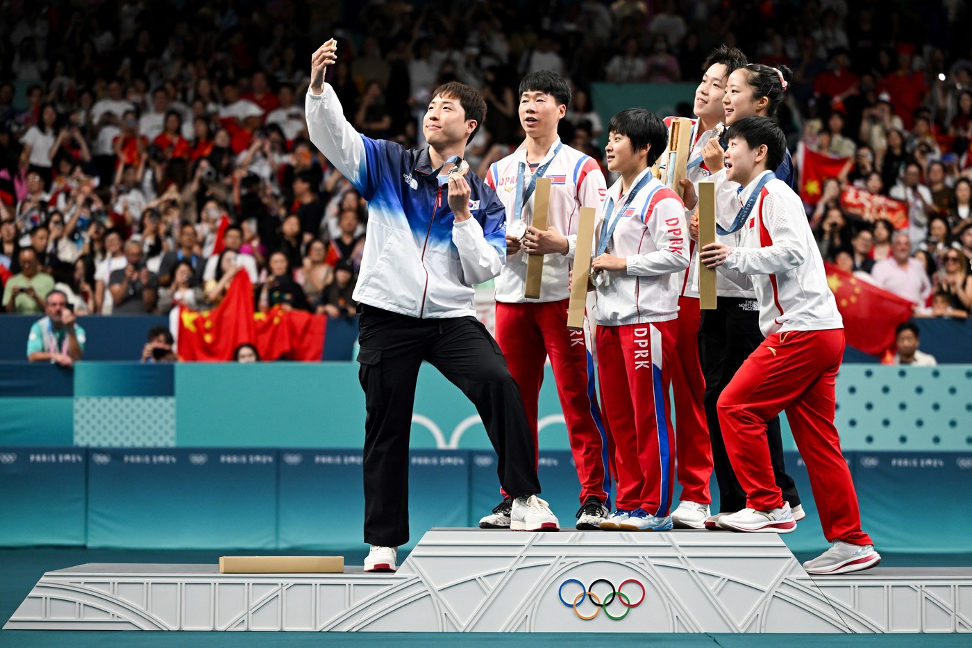 Sportivii nord-coreeni de la Paris 2024, pedepsiți de Kim Jong-Un pentru că au zâmbit într-un selfie - Foto: Profimedia images