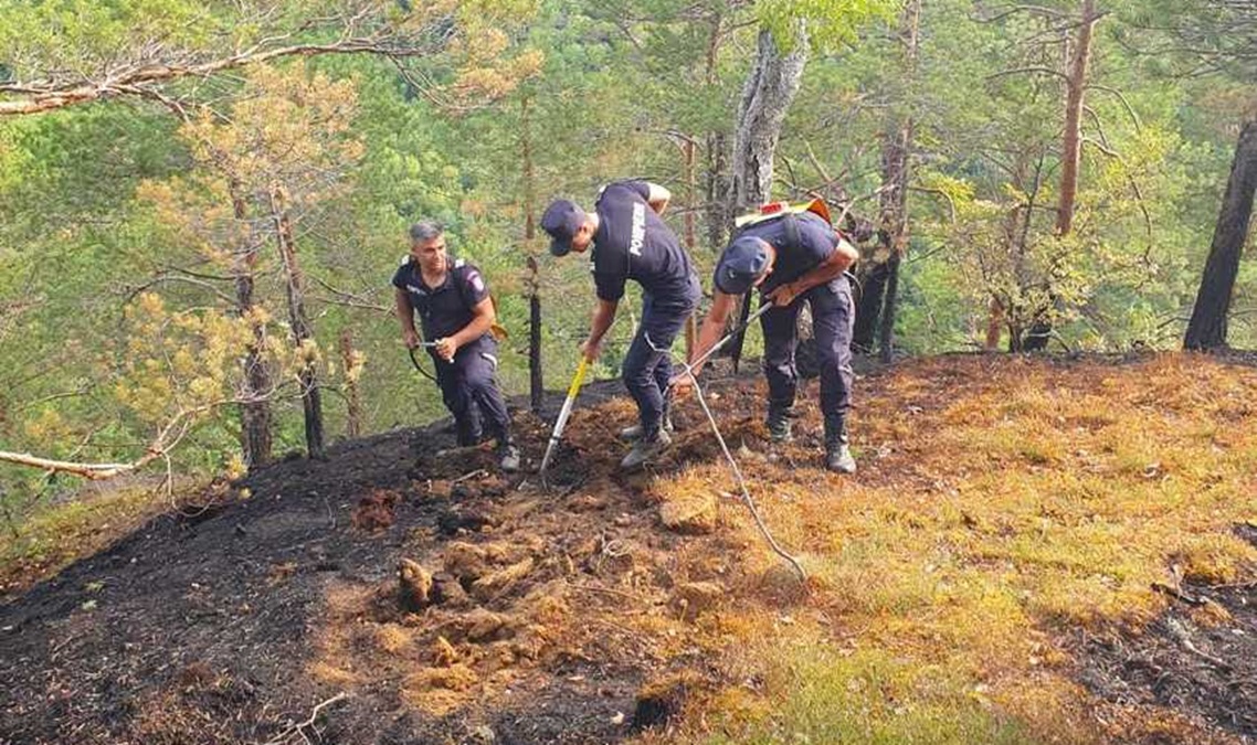 Misiune dificilă a pompierilor din Vâlcea. Pădurea de lângă Băile Olănești arde de trei zile - Foto: News.ro