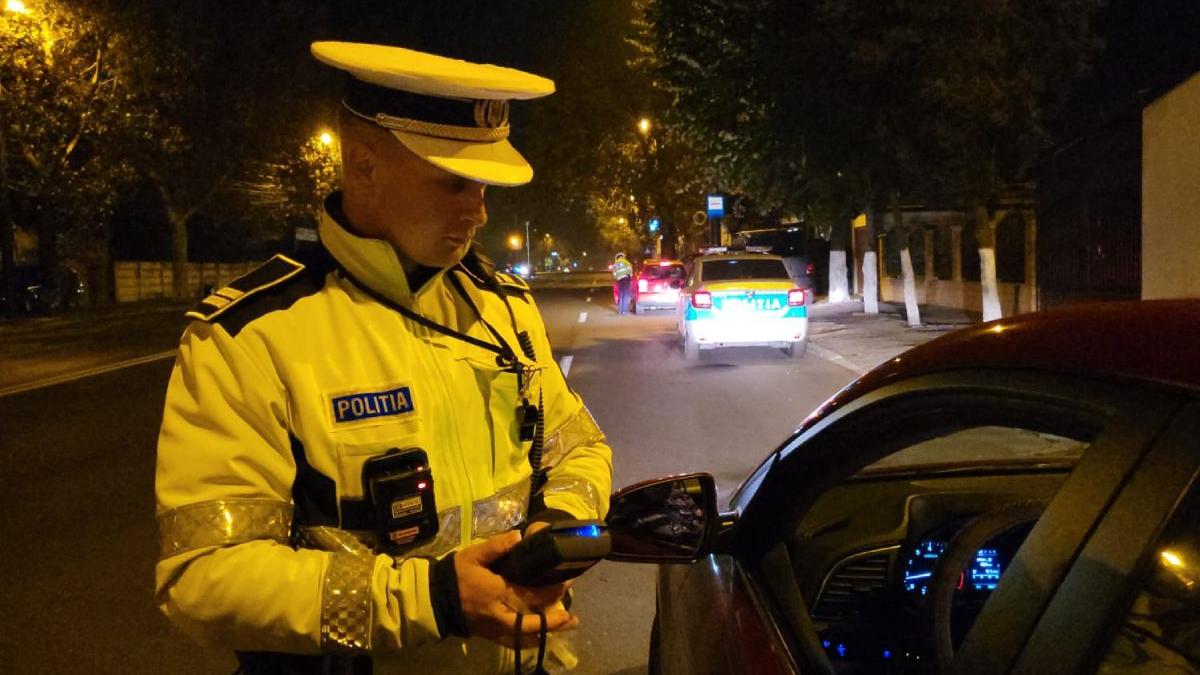Bărbat reținut de polițiști după ce a ascuns droguri într-o pungă de alimente. Cum a fost prins? - Foto: Arhiva / imagine cu rol ilustrativ