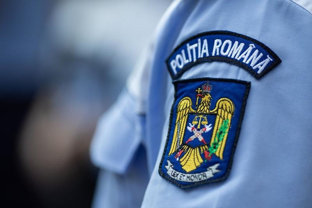 Biciclist, lovit mortal de o mașină. Șoferul autoturismului a trecut pe roșu la semafor - Foto: Poliția Română