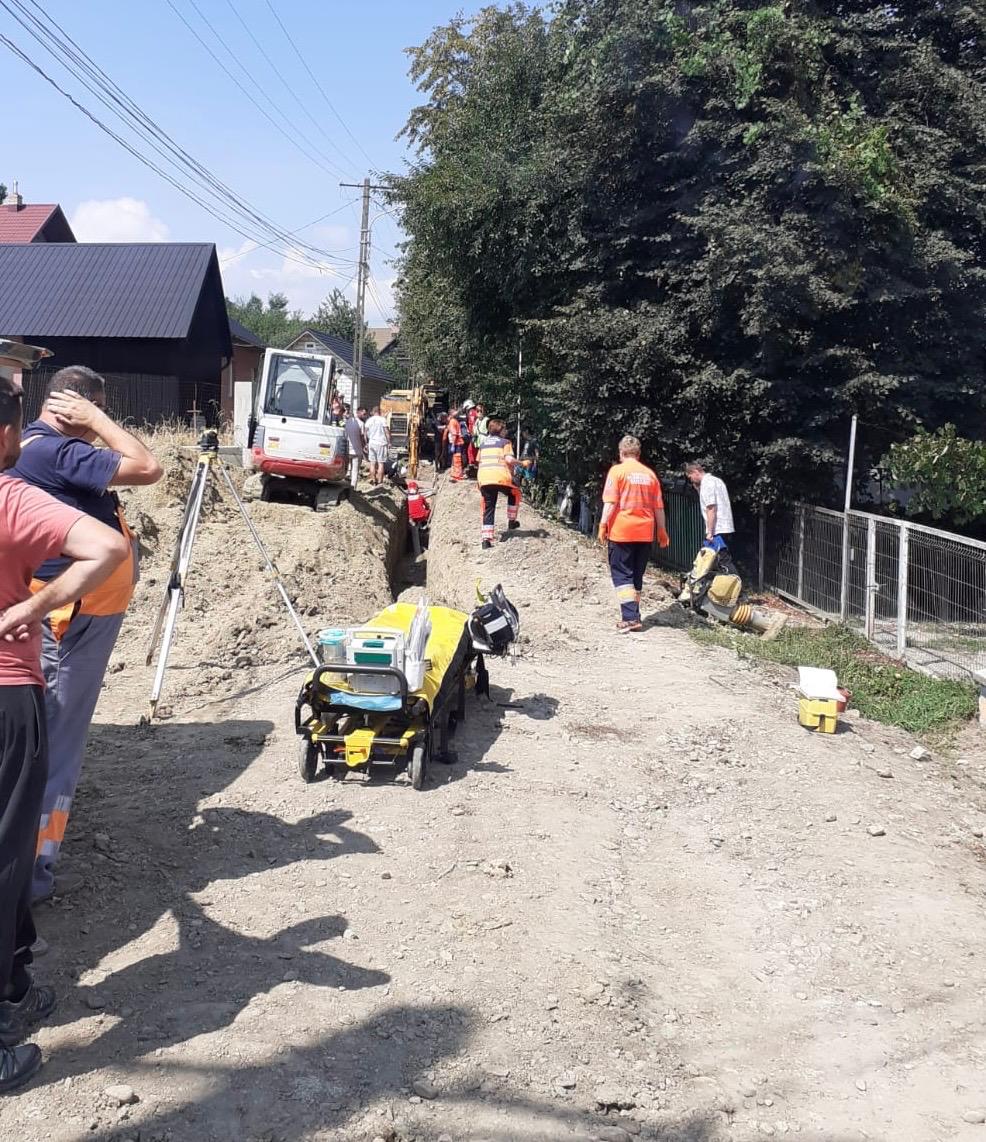 Bărbat la un pas de moarte după ce a fost îngropat de viu. Pompierii l-au salvat după 3 ore - Foto: ISU / imagine rol ilustratov