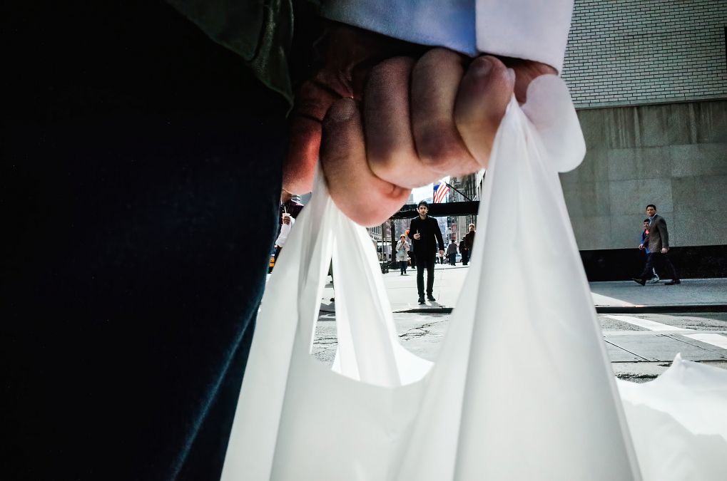 Un stat interzice complet pungile de plastic. De când se va întâmpla asta? Care e miza de mediu? - Foto: Flickr/Michael Kowalczyk