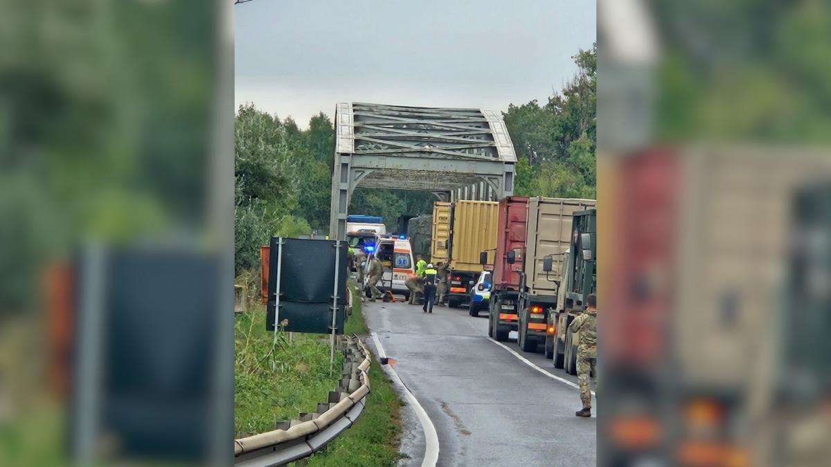 Două convoaie militare au fost implicate într-un accident rutier în Brăila. Un șofer a fost rănit Foto: Centrul Infotrafic