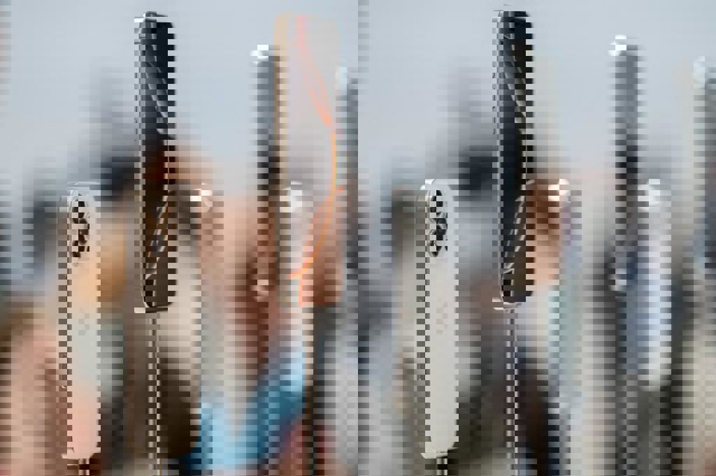 iPhone16 a fost lansat. Are o autonomie mai mare și mai multe butoane, inclusiv pentru camera foto foto: Profimedia Images (fotografie cu caracter ilustrativ)
