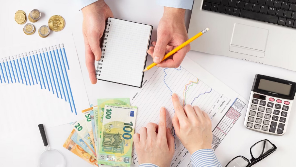 Care români au primit peste 2.000 de lei în plus la salariu? Unde lucrează? - Foto: freepik.com (rol ilustrativ)