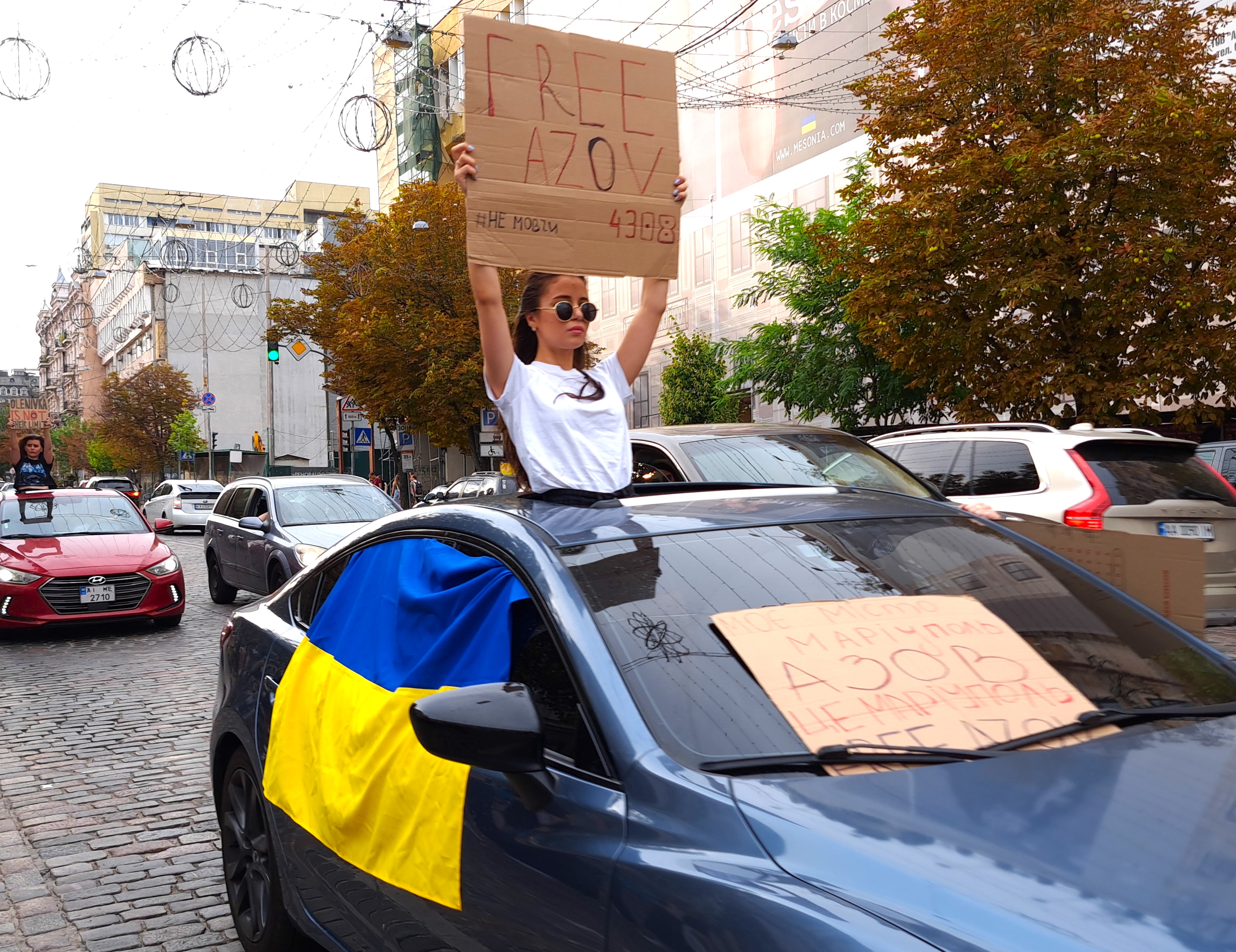 Demonstrații la Kiev. Obișnuința războiului îi face pe oameni mai îndrăzneți - Foto: Remus Cernea
