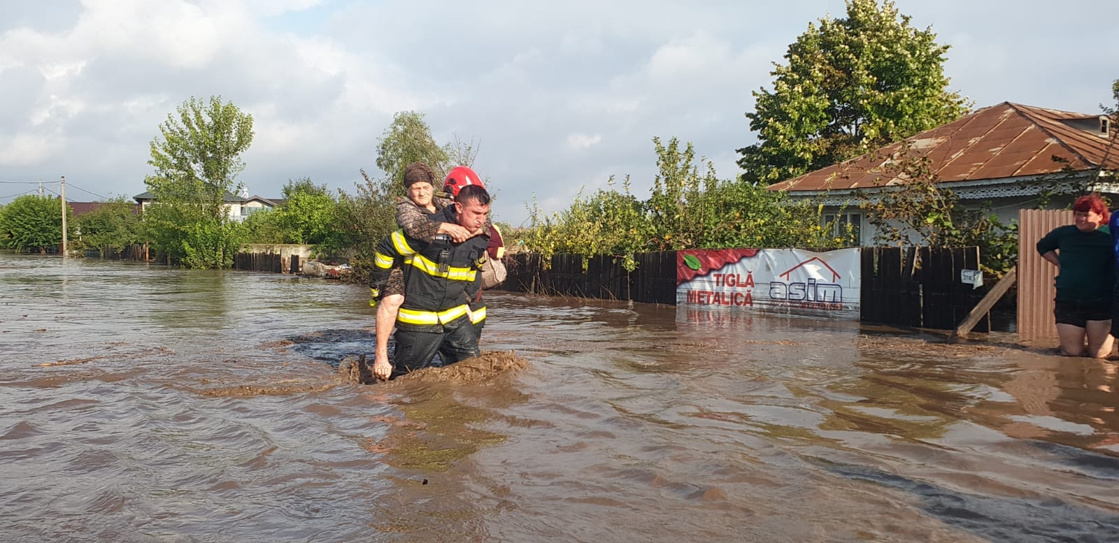 METEO 4 morți în urma furtunii care mătură România. Jumătate din țară afectată de ploi torențiale - Foto: Facebook/Meteoplus