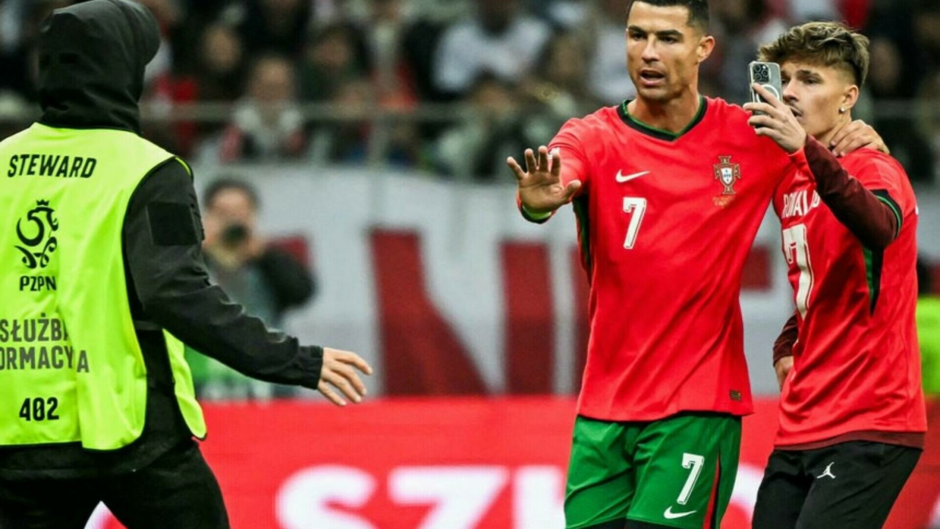 Ce a făcut Cristiano Ronaldo pentru un fan după ce acesta a intrat pe teren după un meci - Foto: Istock / imagine cu rol ilustrativ