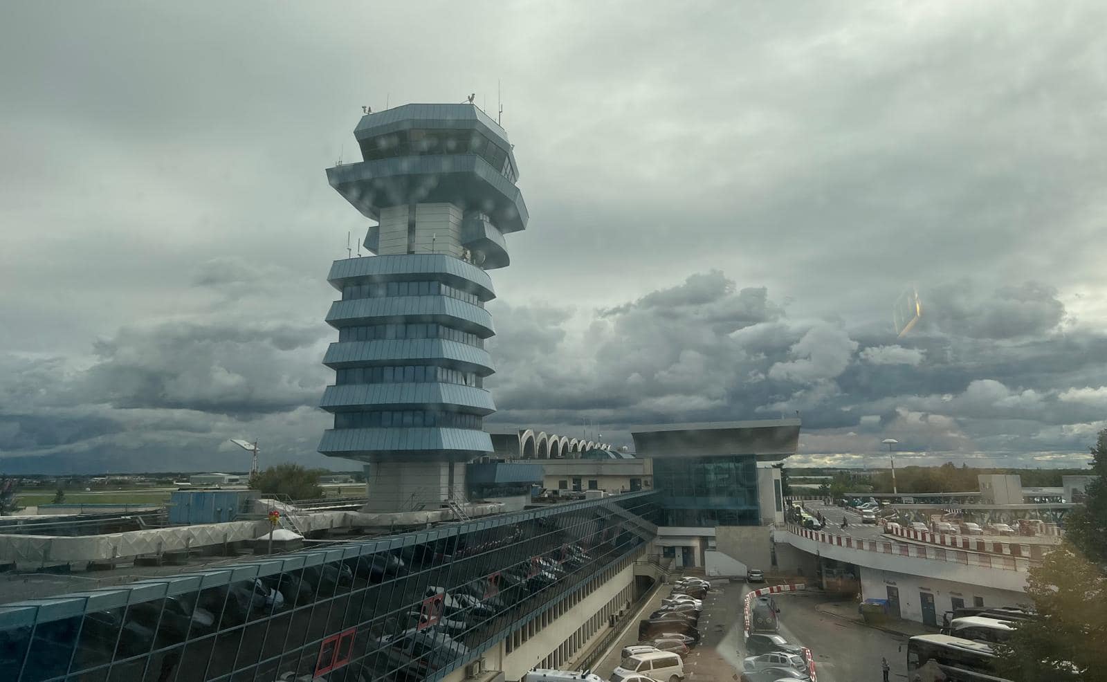 Bagaje pierdute pe Aeroportul ”Henri Coandă” București, vândute la 9,93 lei. Explicațiile oficiale - Foto: Facebook/ Bucharest Airports