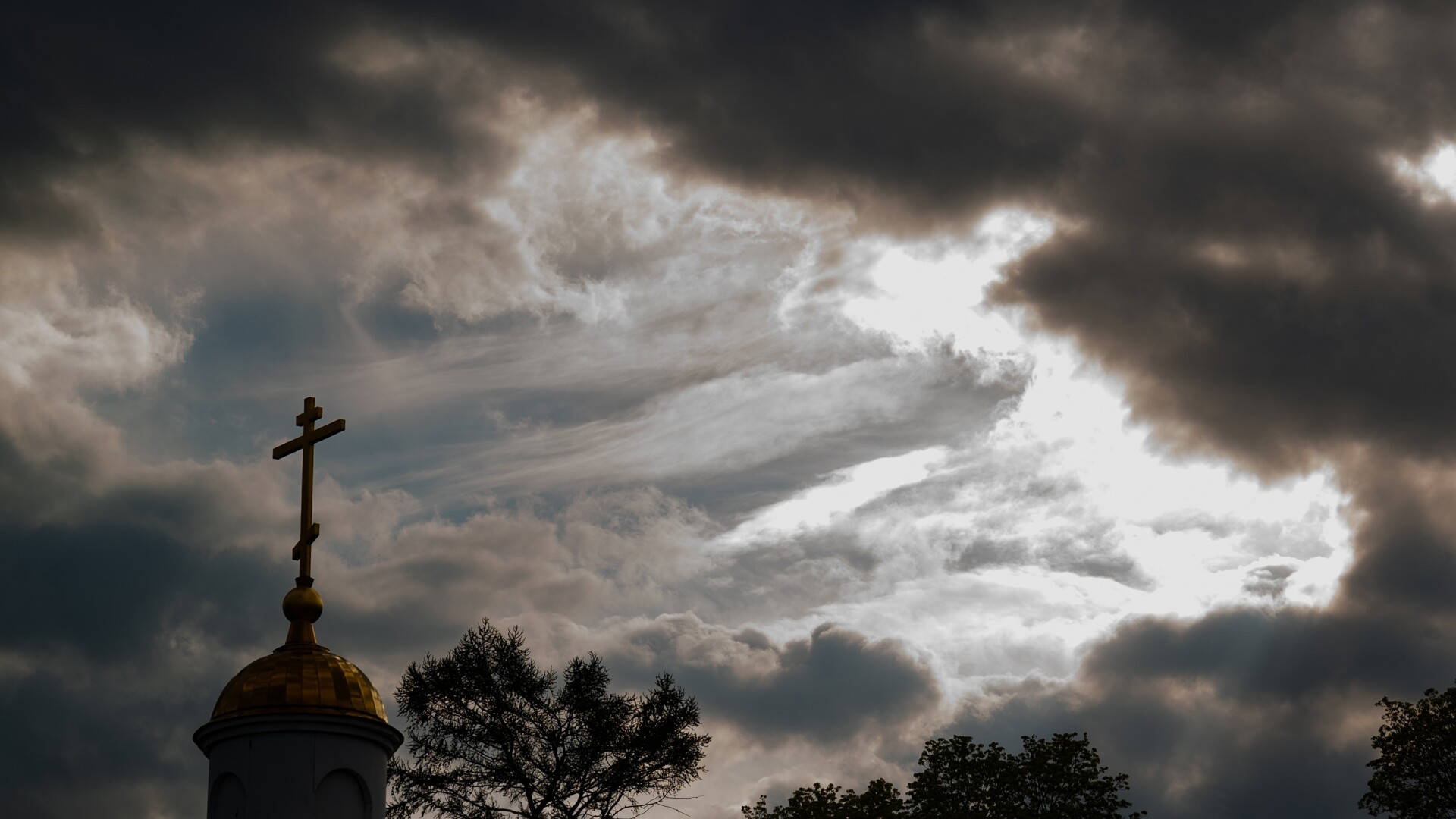 31.000 lei au fost furați din biserici. Cum a reușit să îi sustragă bărbatul din Bihor Foto: Shutterstock (fotografie cu caracter ilustrativ)