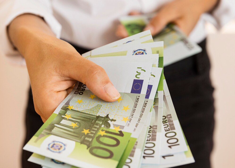 Cum au vrut acționarii români ai unei firme să păcălească fiscul din Germania? Acum îi caută Poliția - Foto: Freepik.com (rol ilustrativ)