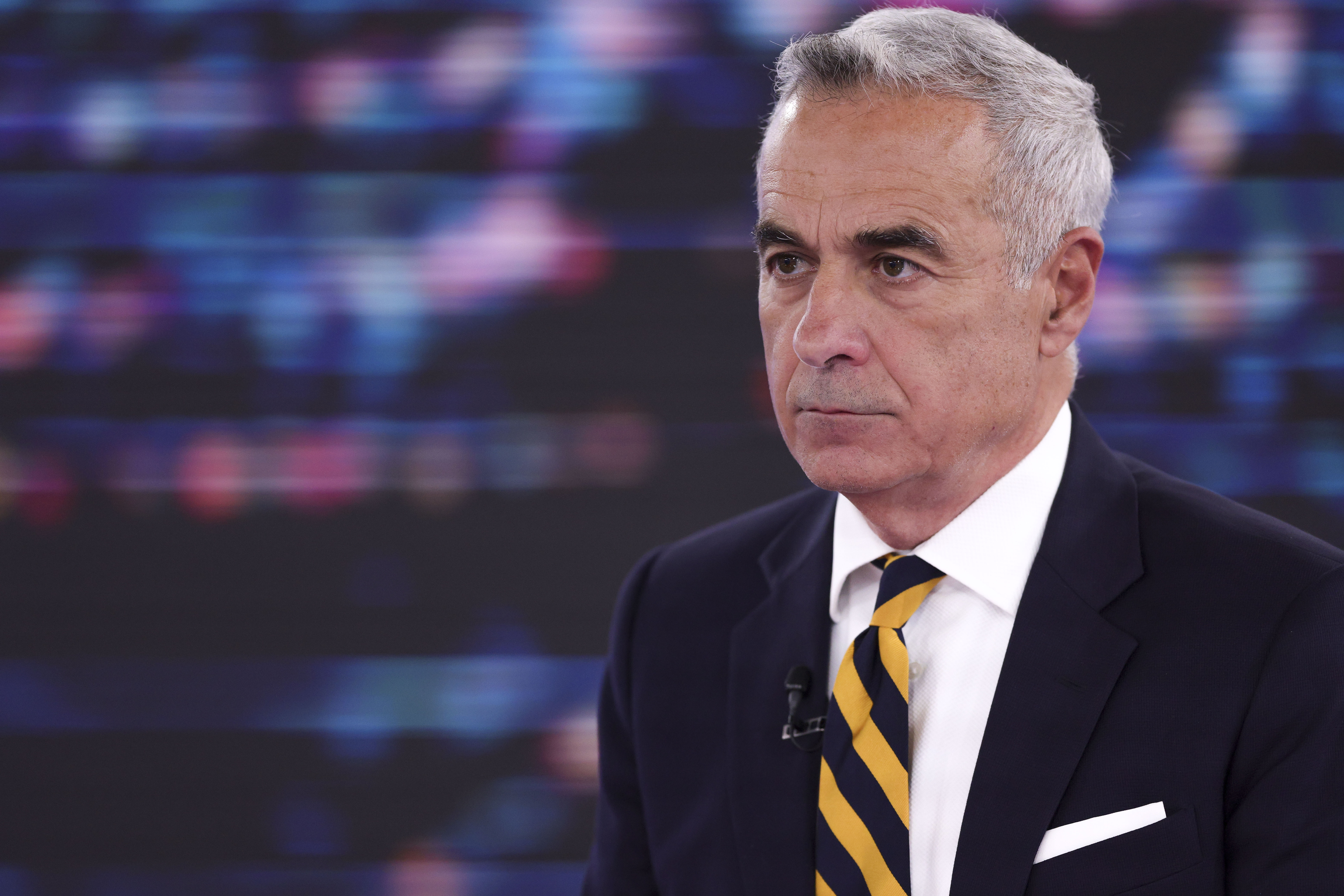 Candidatul anti-sistem Călin Georgescu, membru în 2 guverne. Studii în SUA pe care o demonizează azi - Foto: INQUAM PHOTOS/ Octav Ganea
