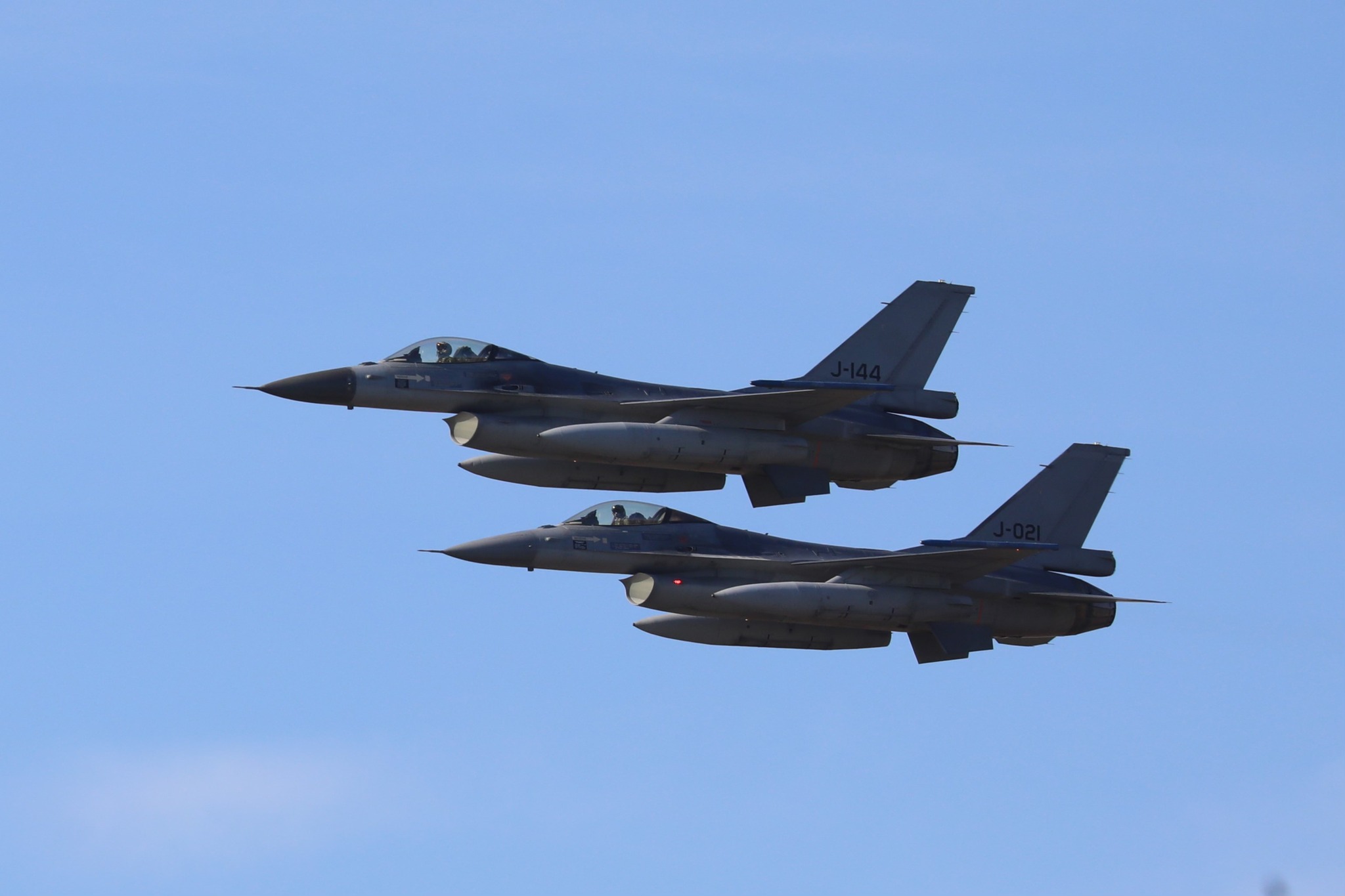 Alte trei aeronave F-16, achiziționate de România din Norvegia, au aterizat în Baza Câmpia Turzii - FOTO : RoAF