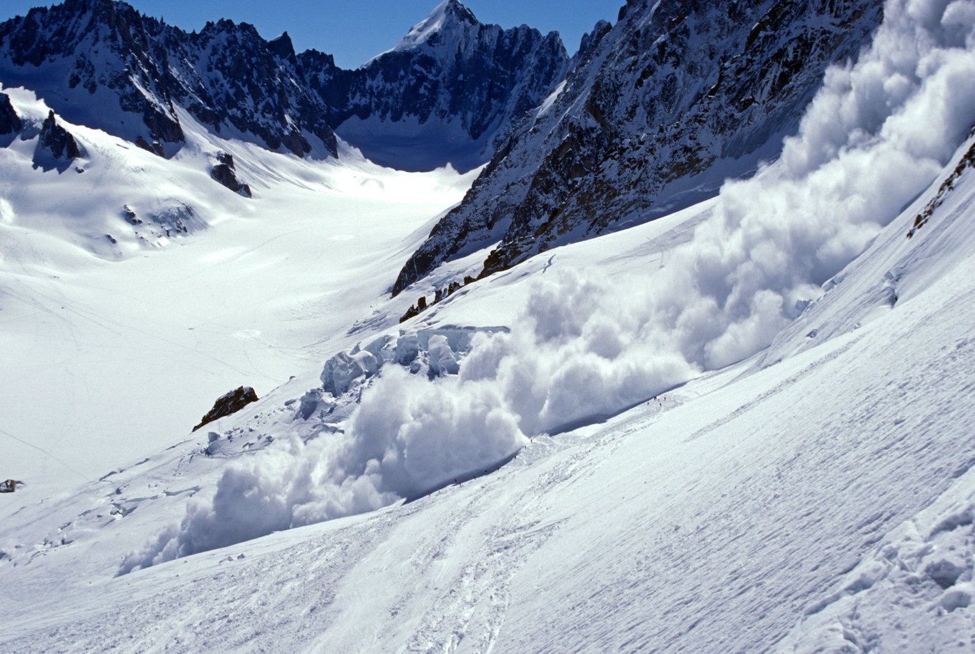 Risc major de avalanșă în Munții Bucegi și Făgăraș. Salvamont Brașov: "Evite traseele alpine!" - Foto: Profimedia images