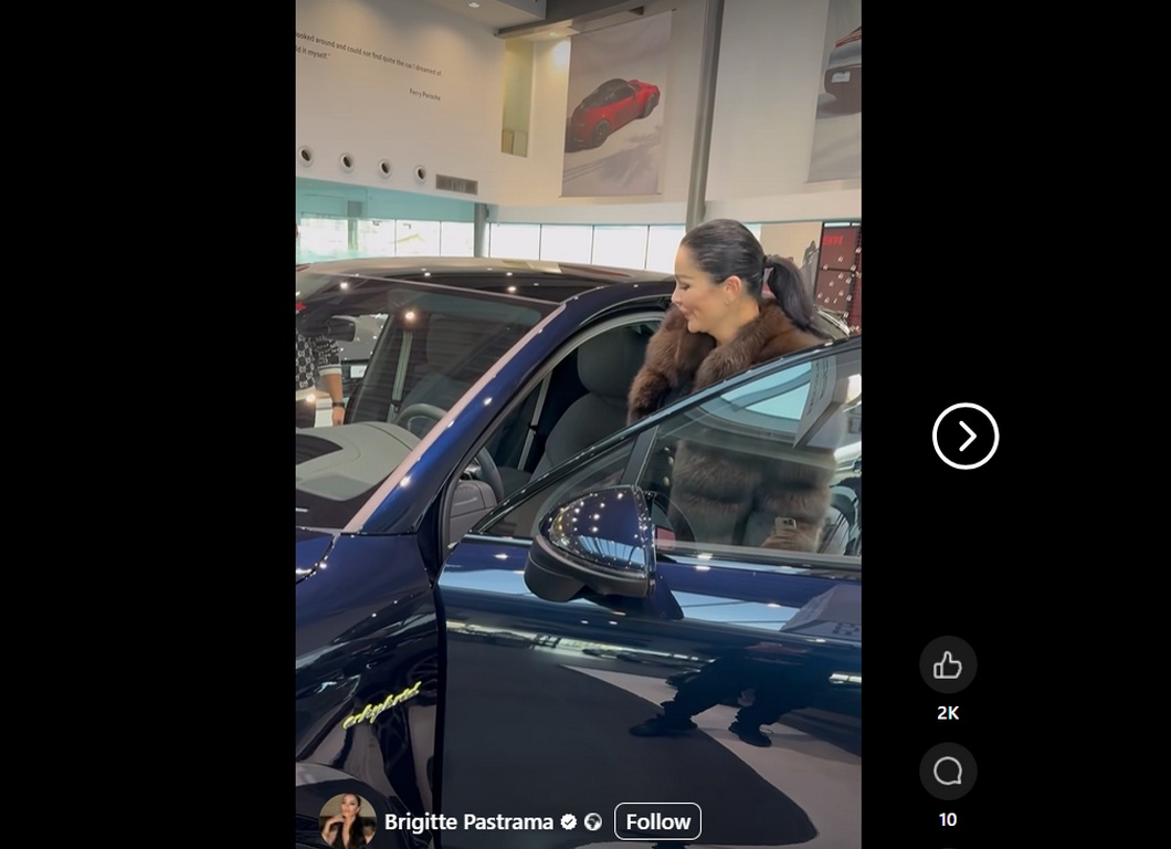 Ce bolid Porsche de peste 130.000 € i-a adus „Moș Crăciun” lui Brigitte Pastramă. E „eco”! - Foto: captură video