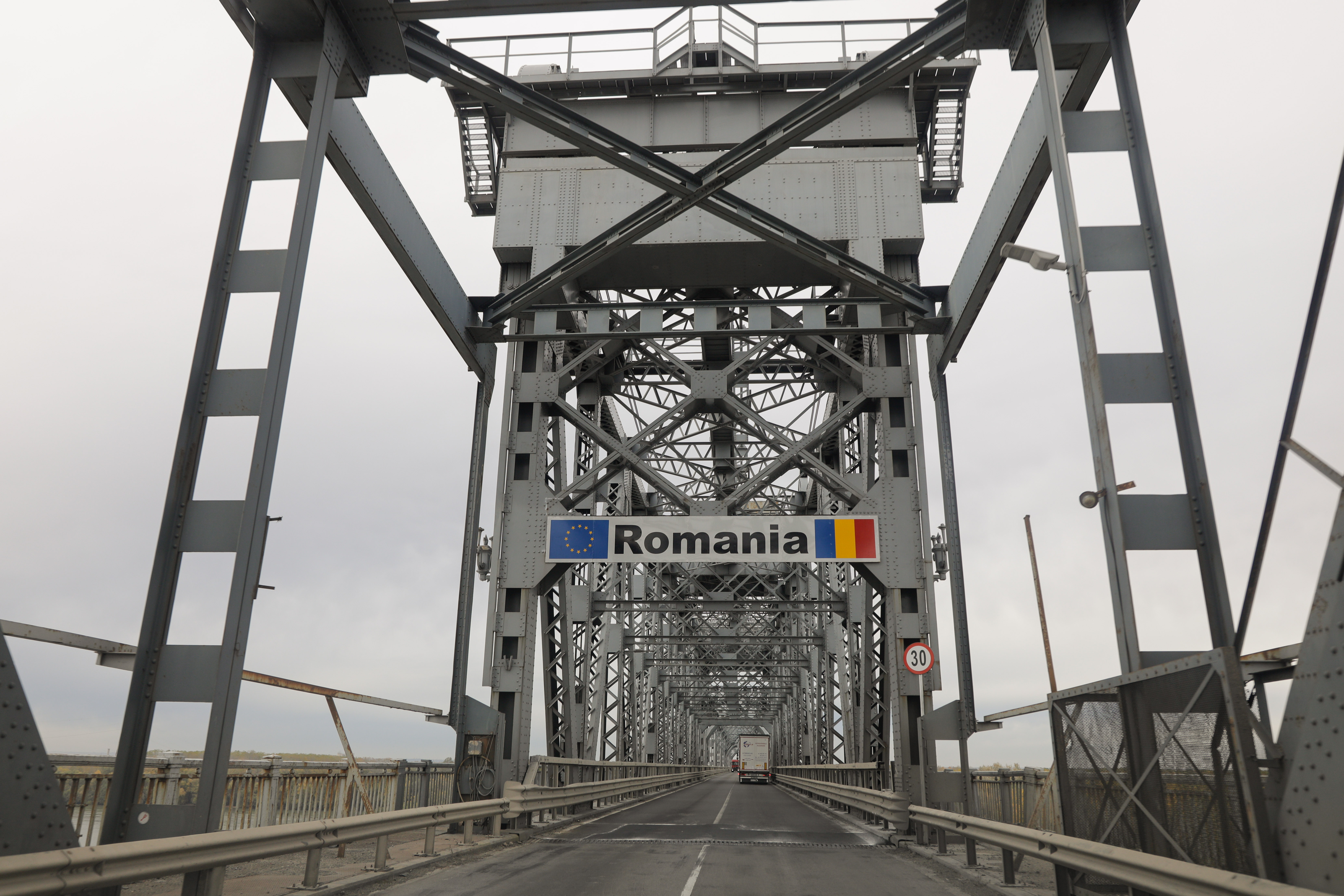 Repararea Podului Giurgiu-Ruse, suspendată; se circulă din nou pe ambele sensuri - FOTO: Inquam Photos / George Călin