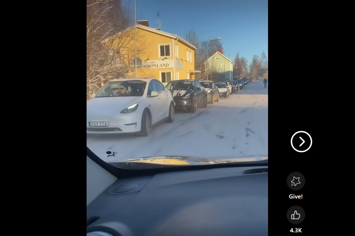 Vacanță cu mașina electrică iarna în Suedia? Cozi de kilometri, la stațiile de încărcare - Foto: captură video